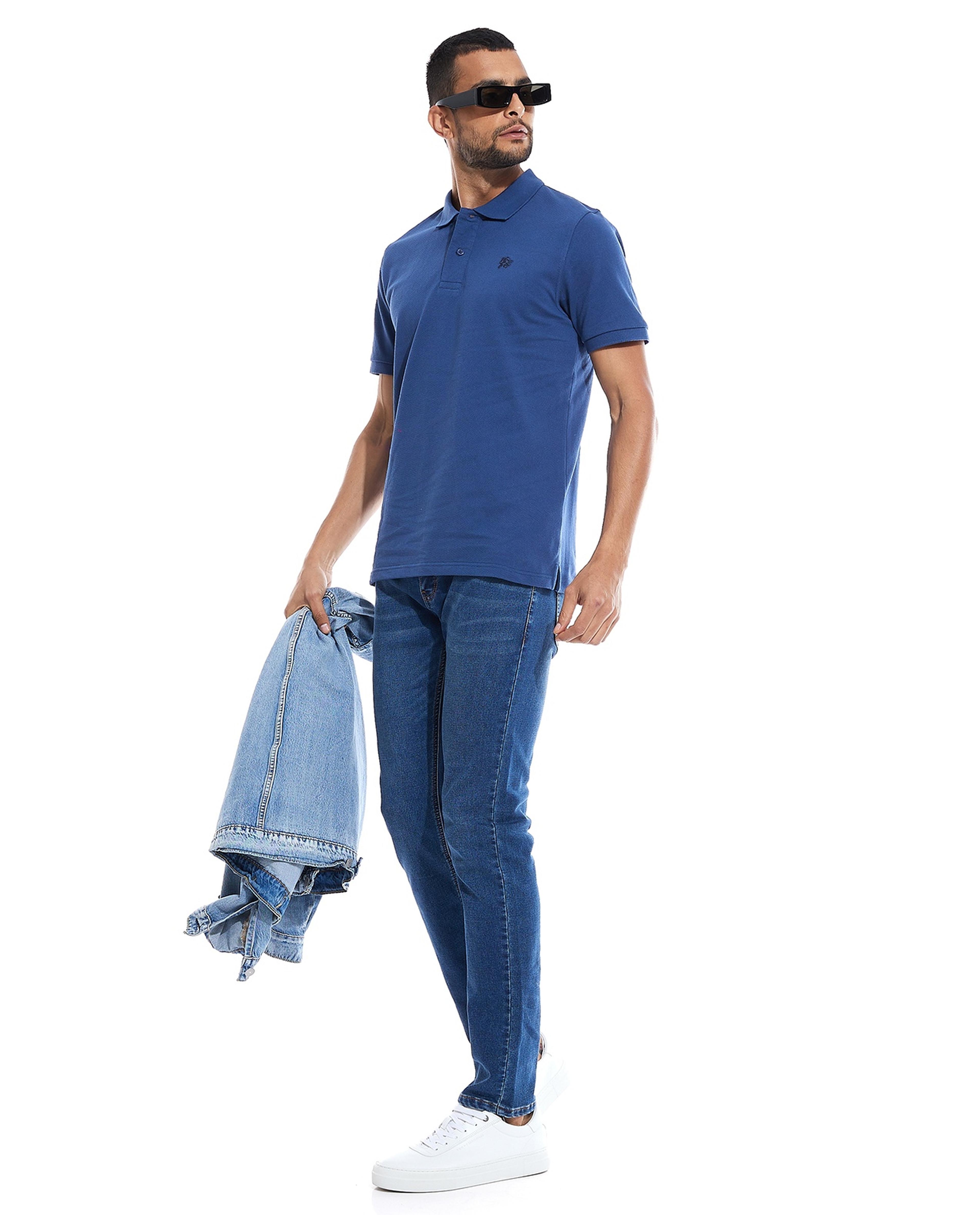 تيشيرت بولو بشعار بأكمام قصيرة 