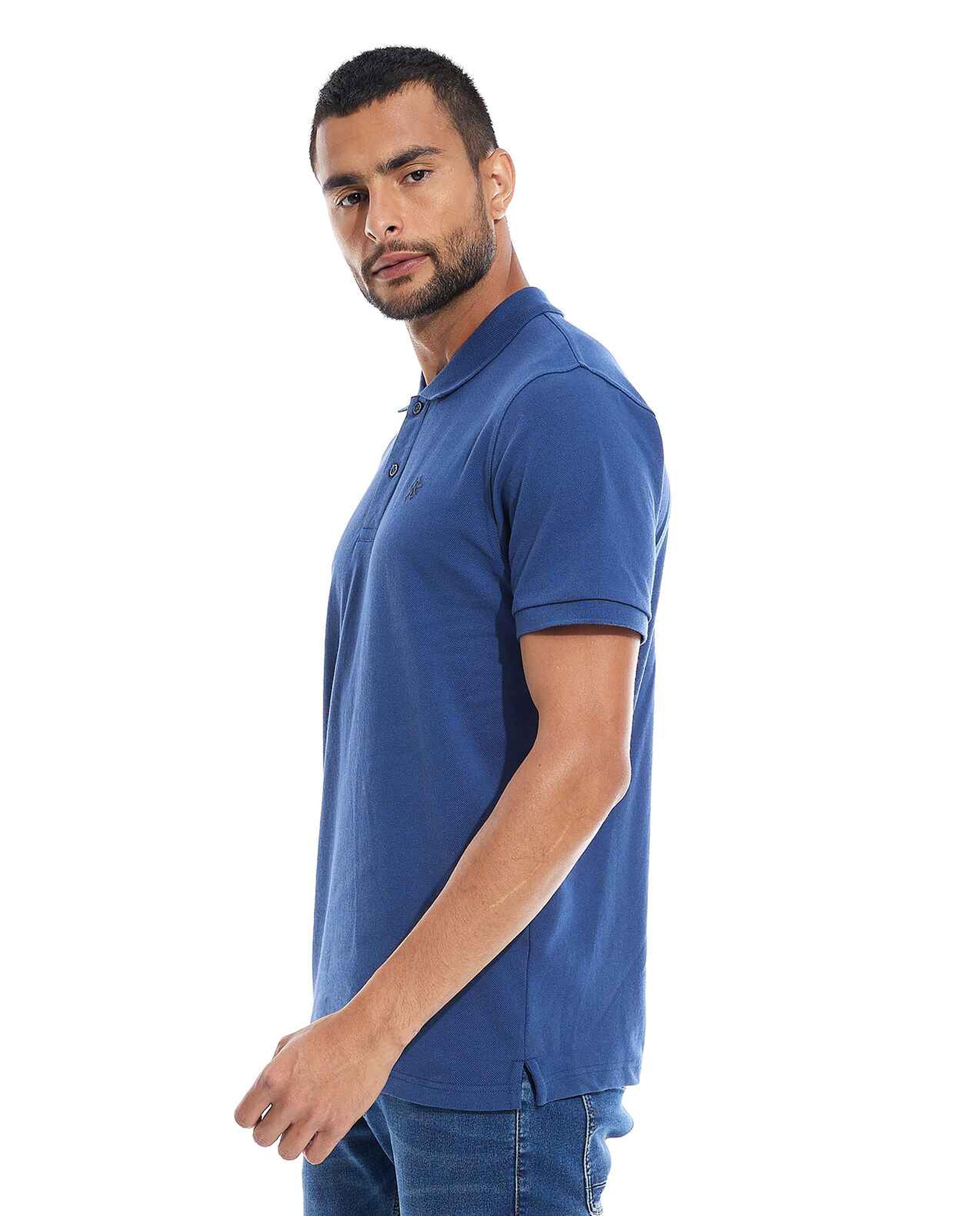 تيشيرت بولو بشعار بأكمام قصيرة 