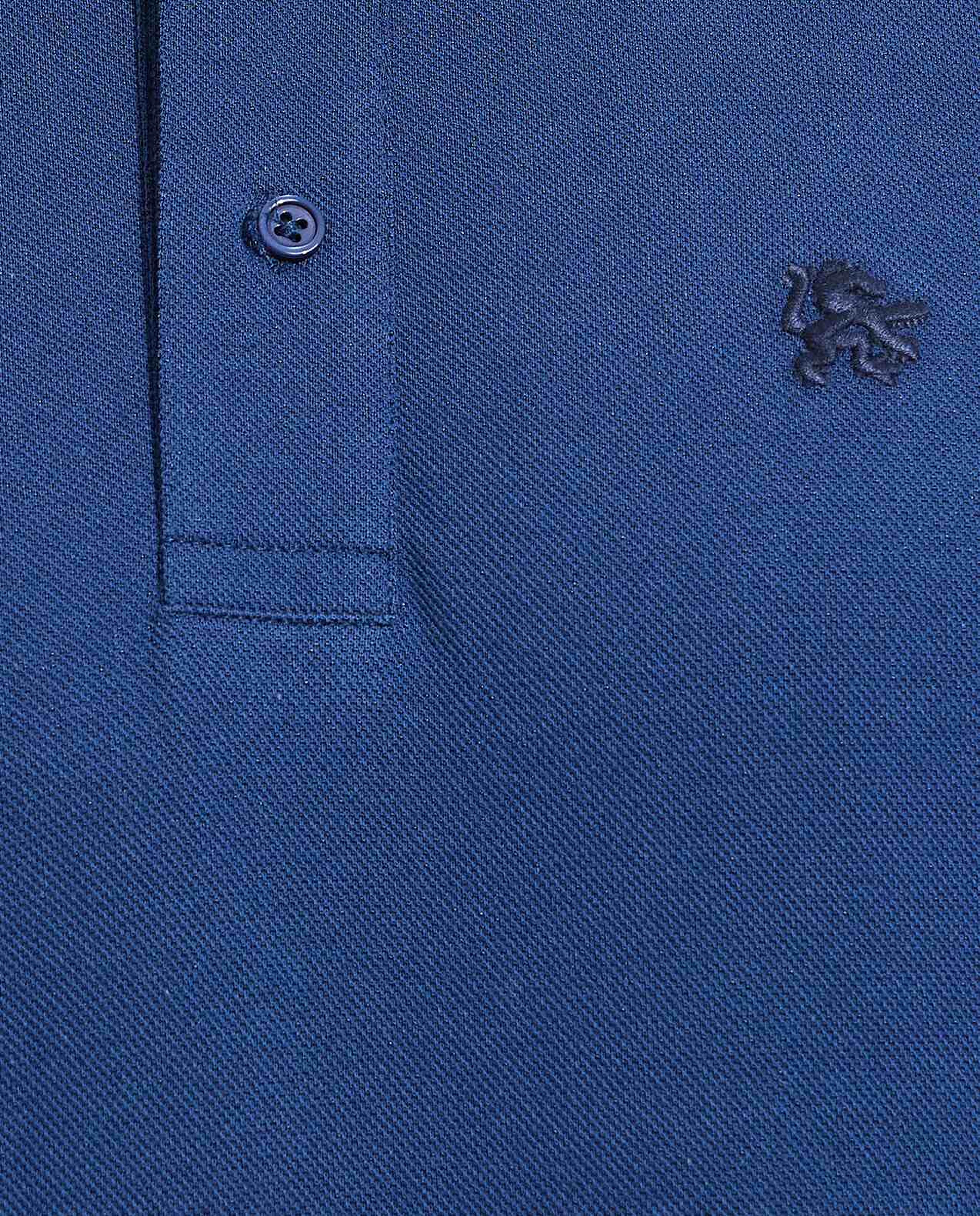 تيشيرت بولو بشعار بأكمام قصيرة 