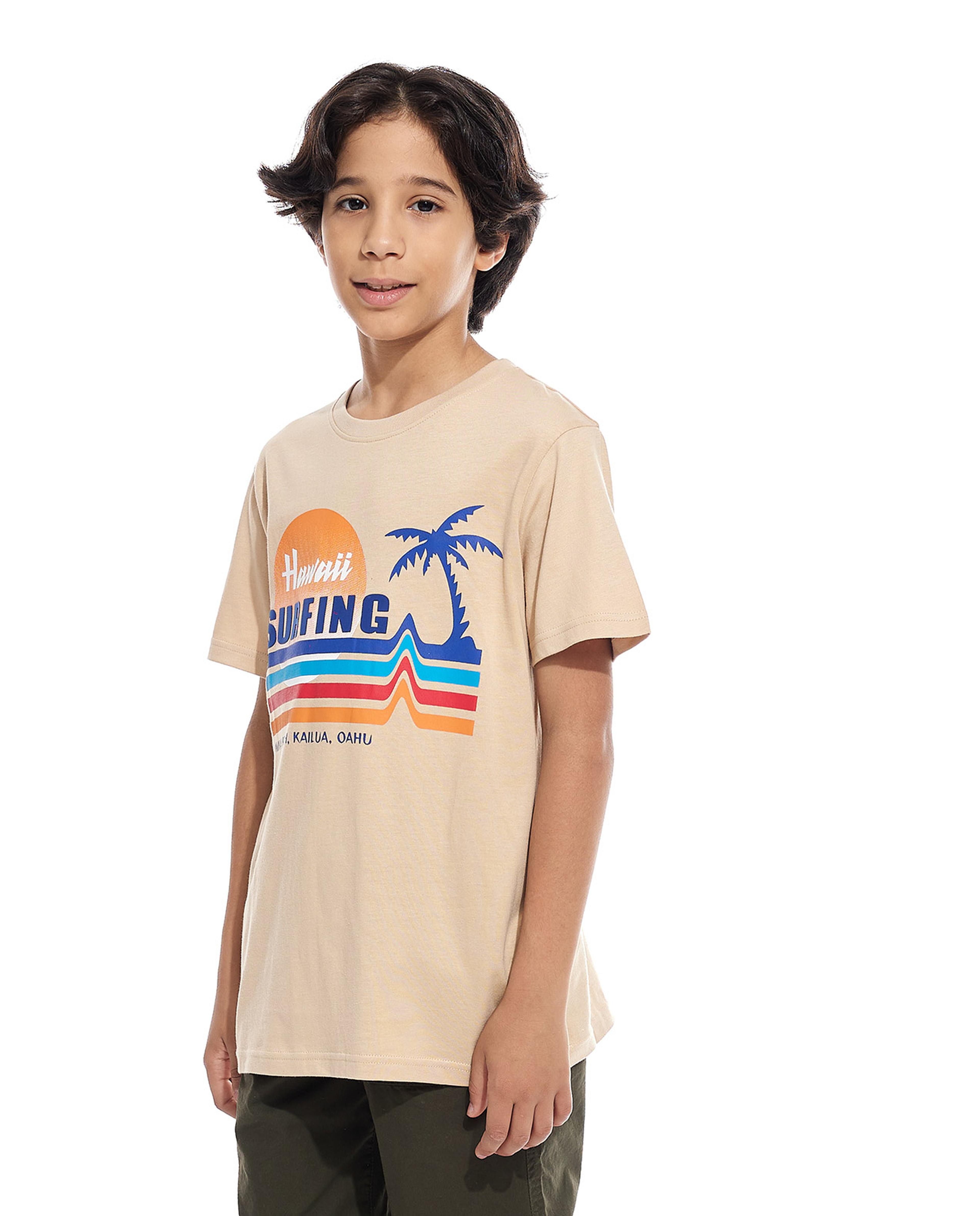 تيشيرت بطبعة جيرافيك بياقة دائرية بأكمام قصيرة 