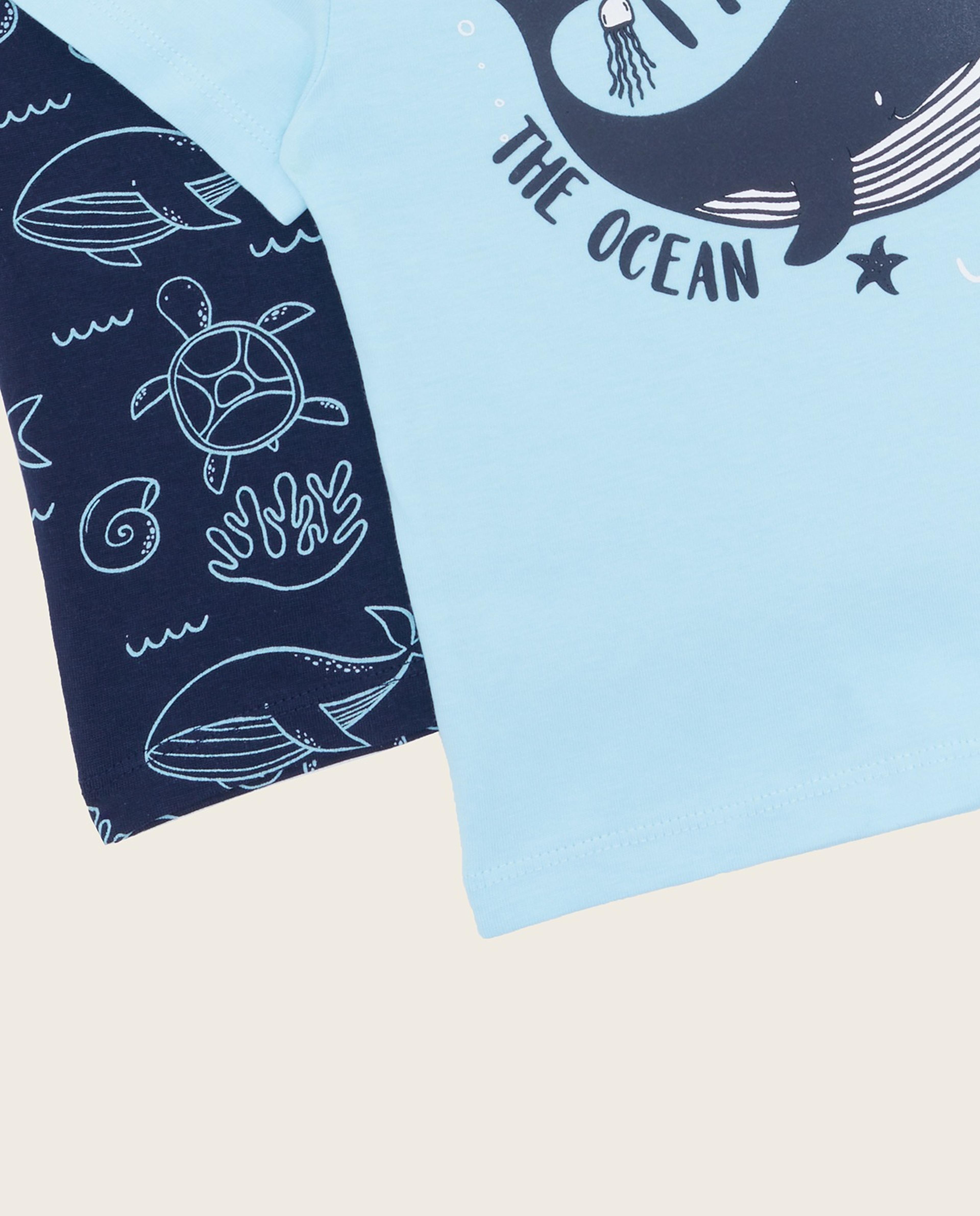 تيشيرت بطبعة وأكمام قصيرة  