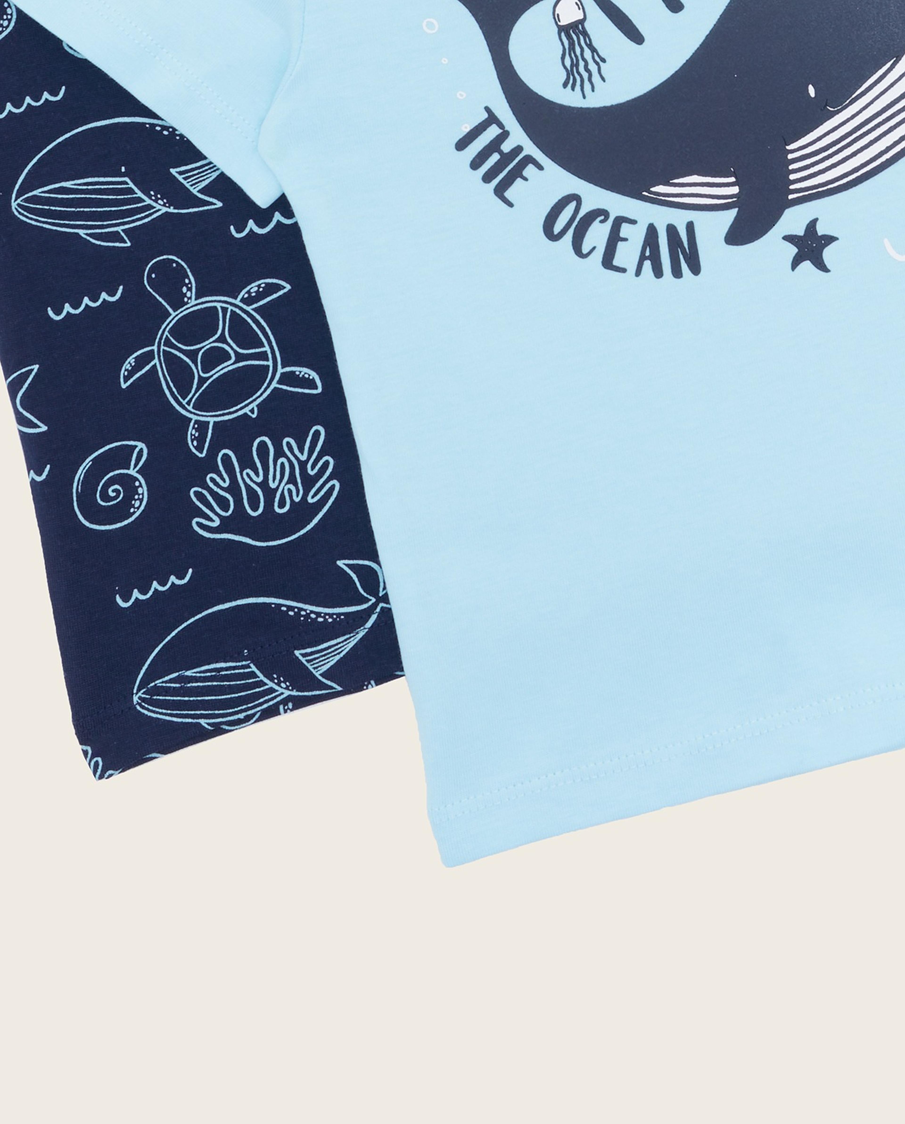 تيشيرت بطبعة وأكمام قصيرة  