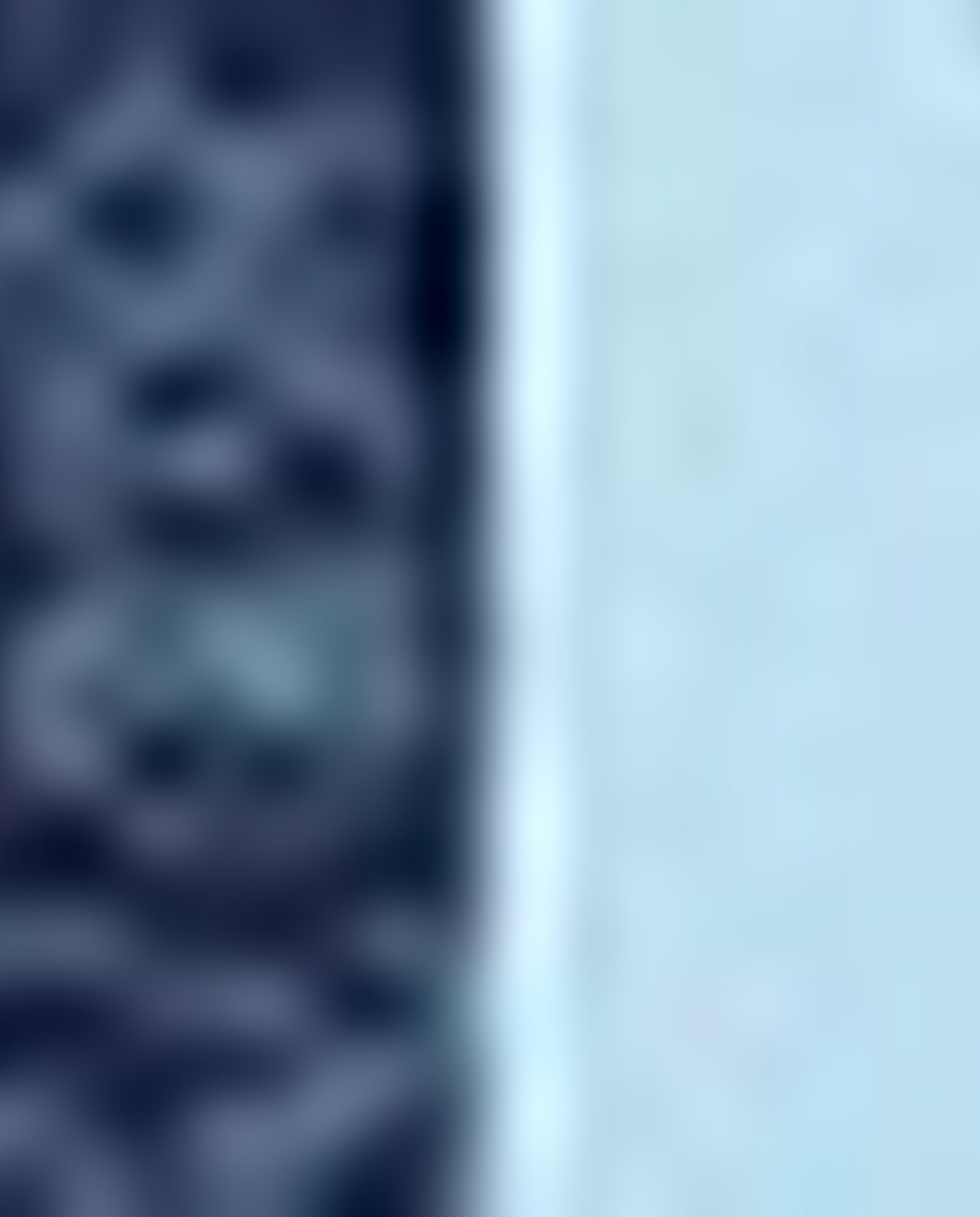 تيشيرت بطبعة وأكمام قصيرة  