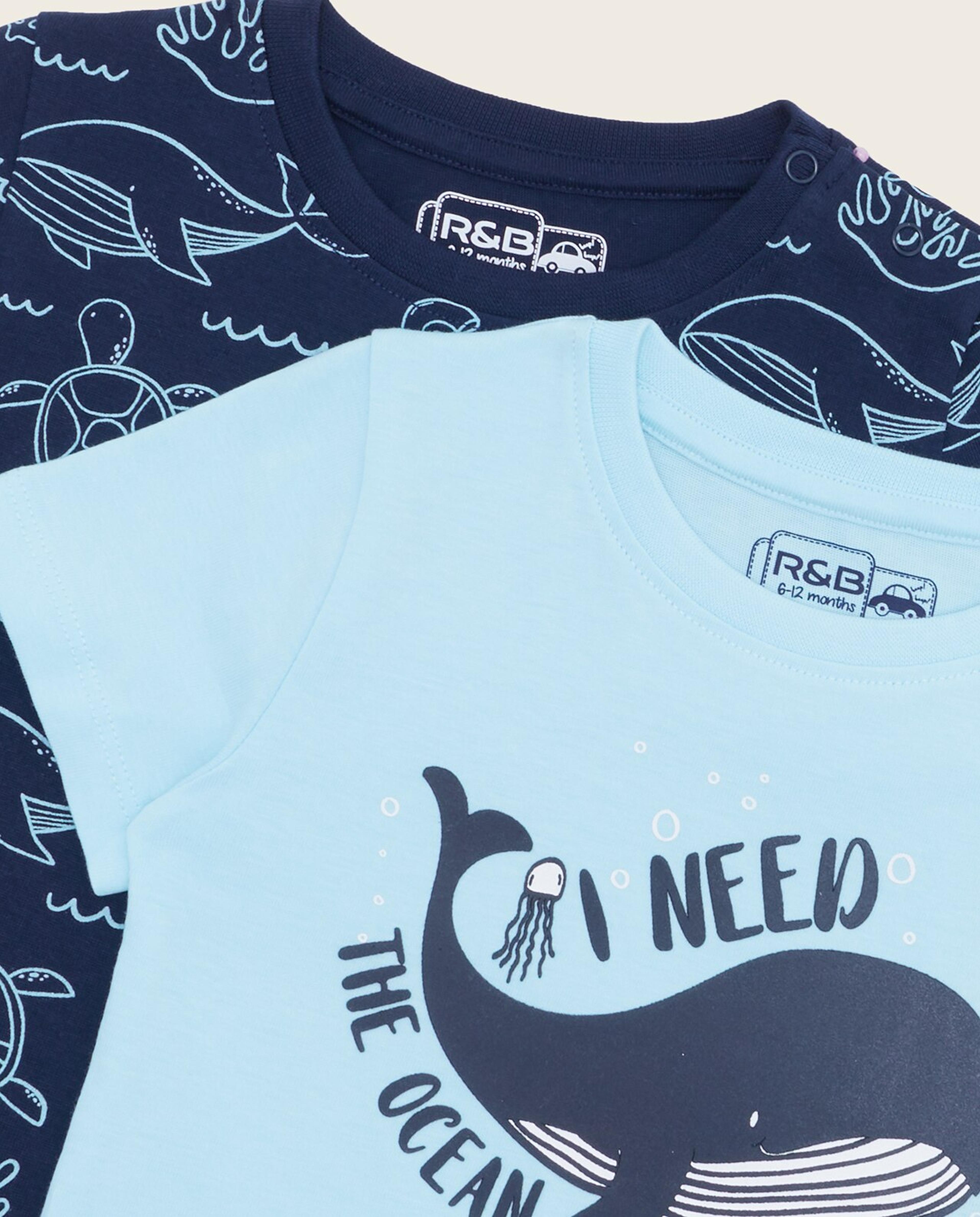 تيشيرت بطبعة وأكمام قصيرة  