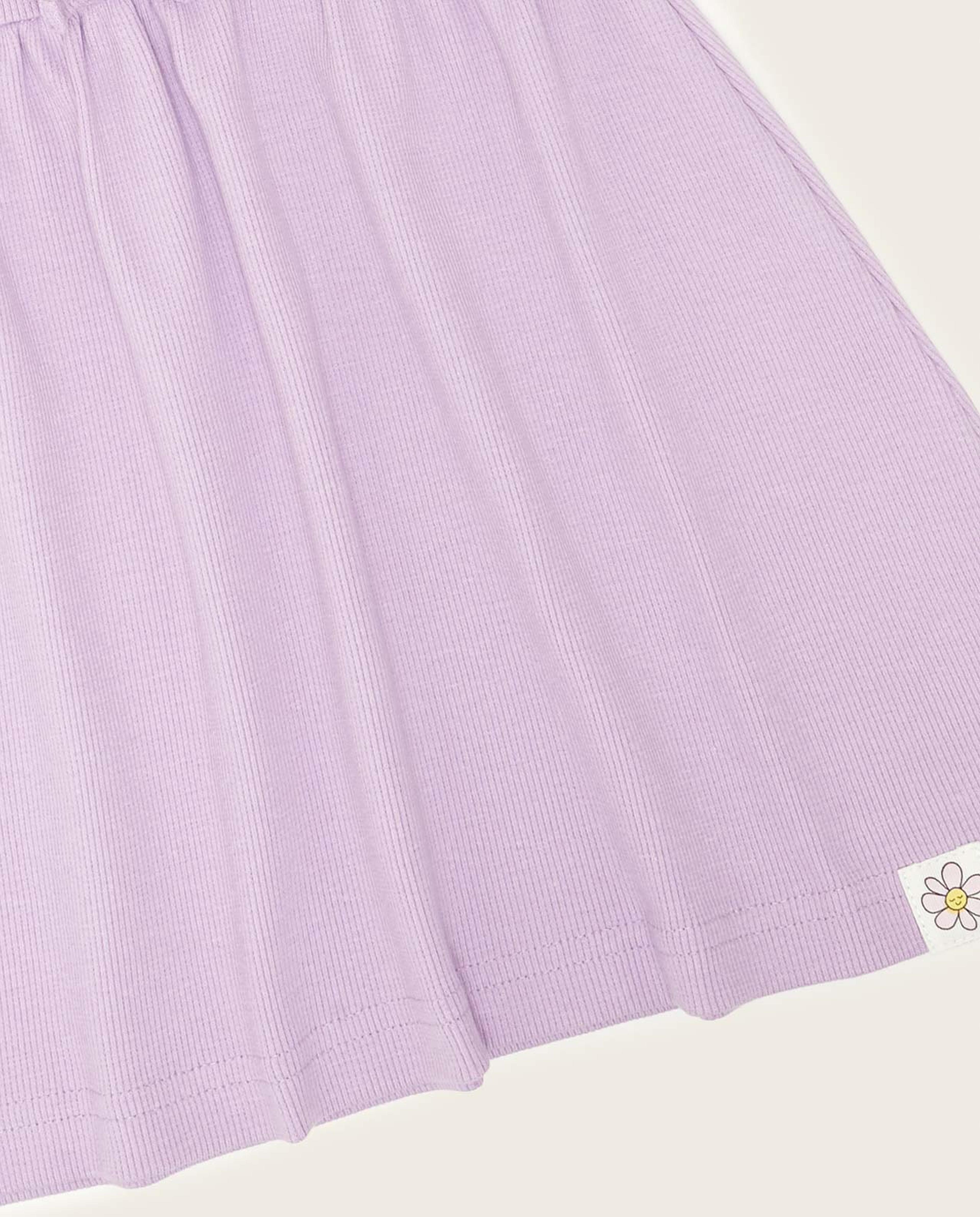 فستان فيت اند فلير باكمام قصيرة وياقة مستديرة 