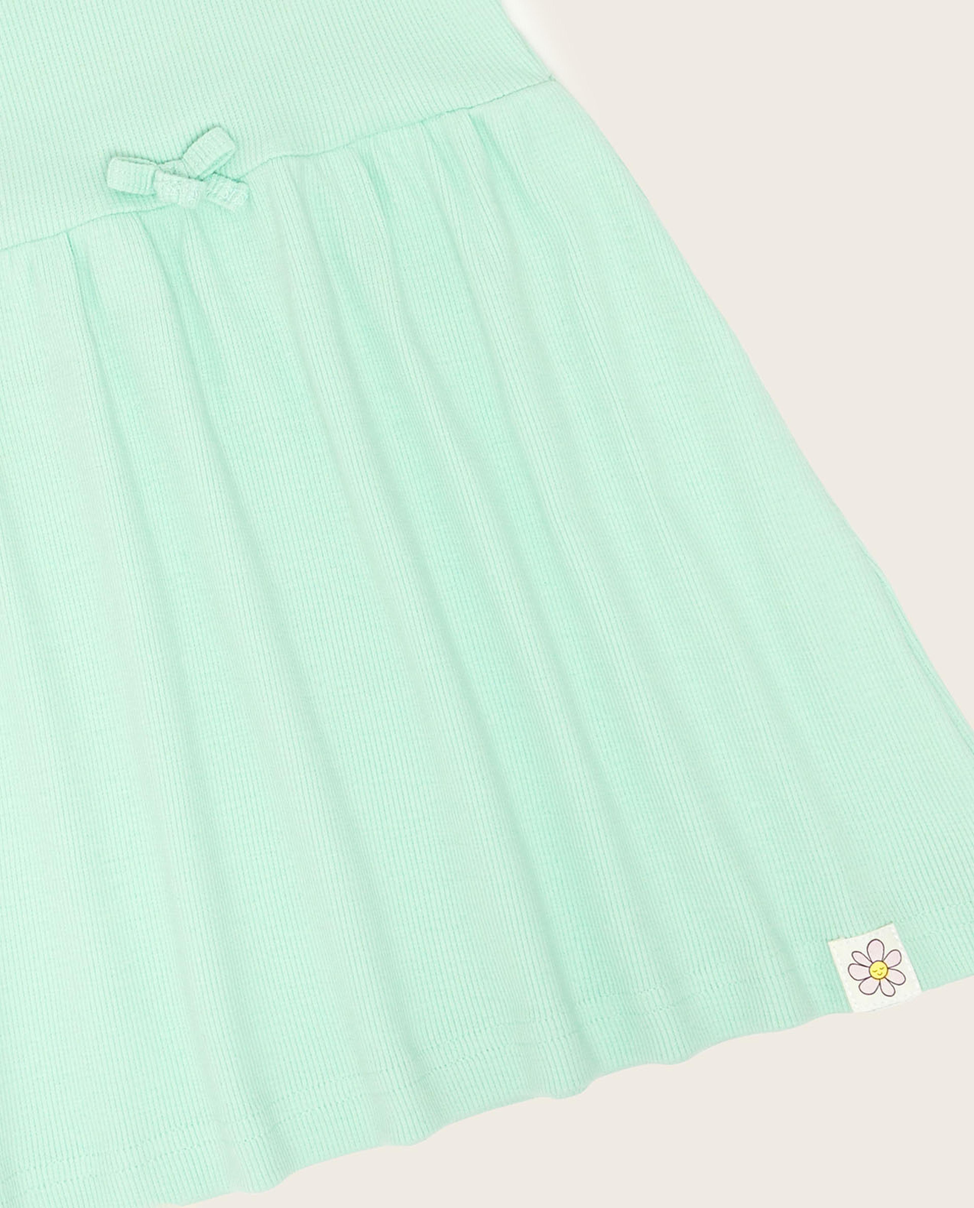 فستان فيت اند فلير باكمام قصيرة وياقة مستديرة 