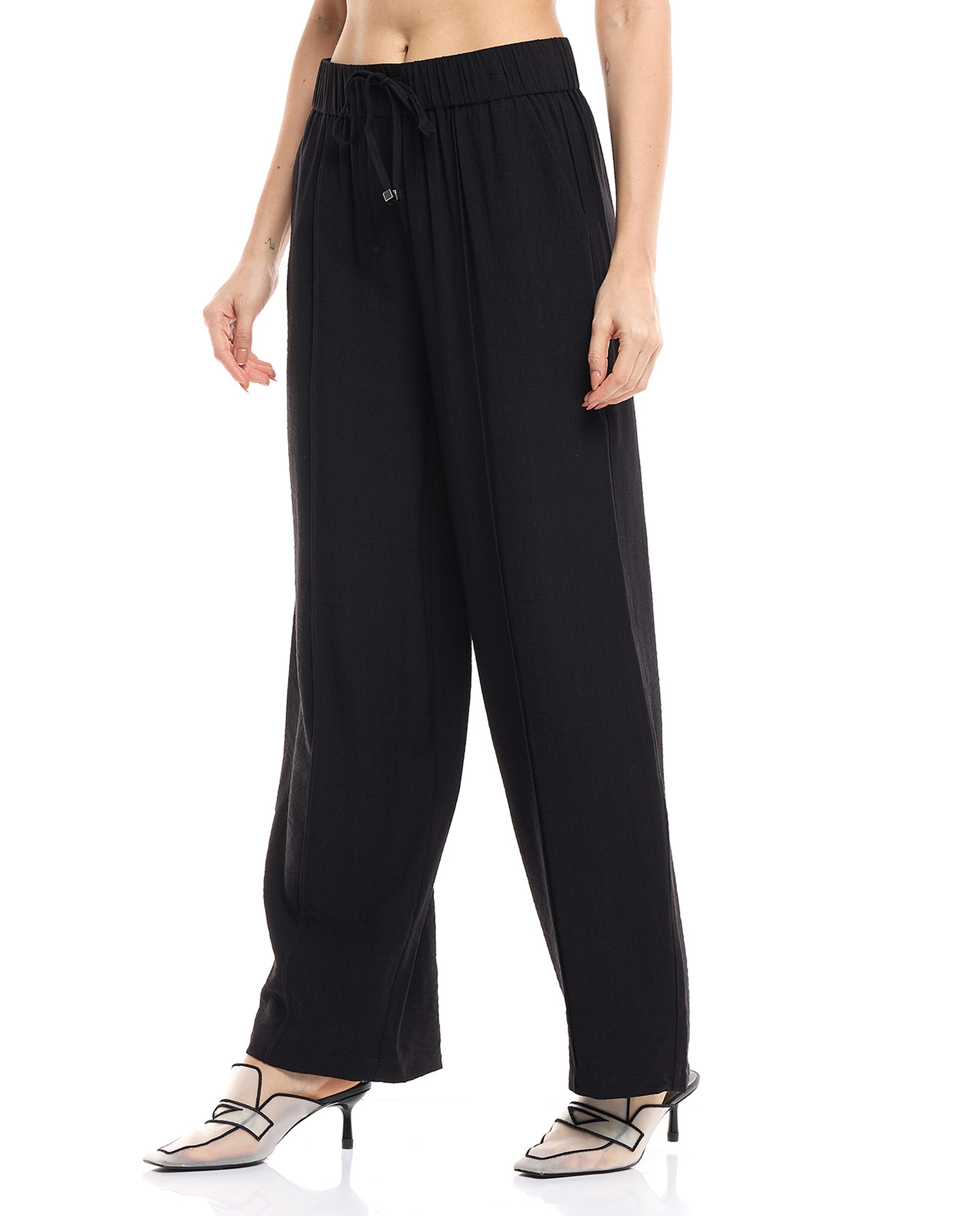 بنطال بقصة ساق واسعة وبخصر رباط