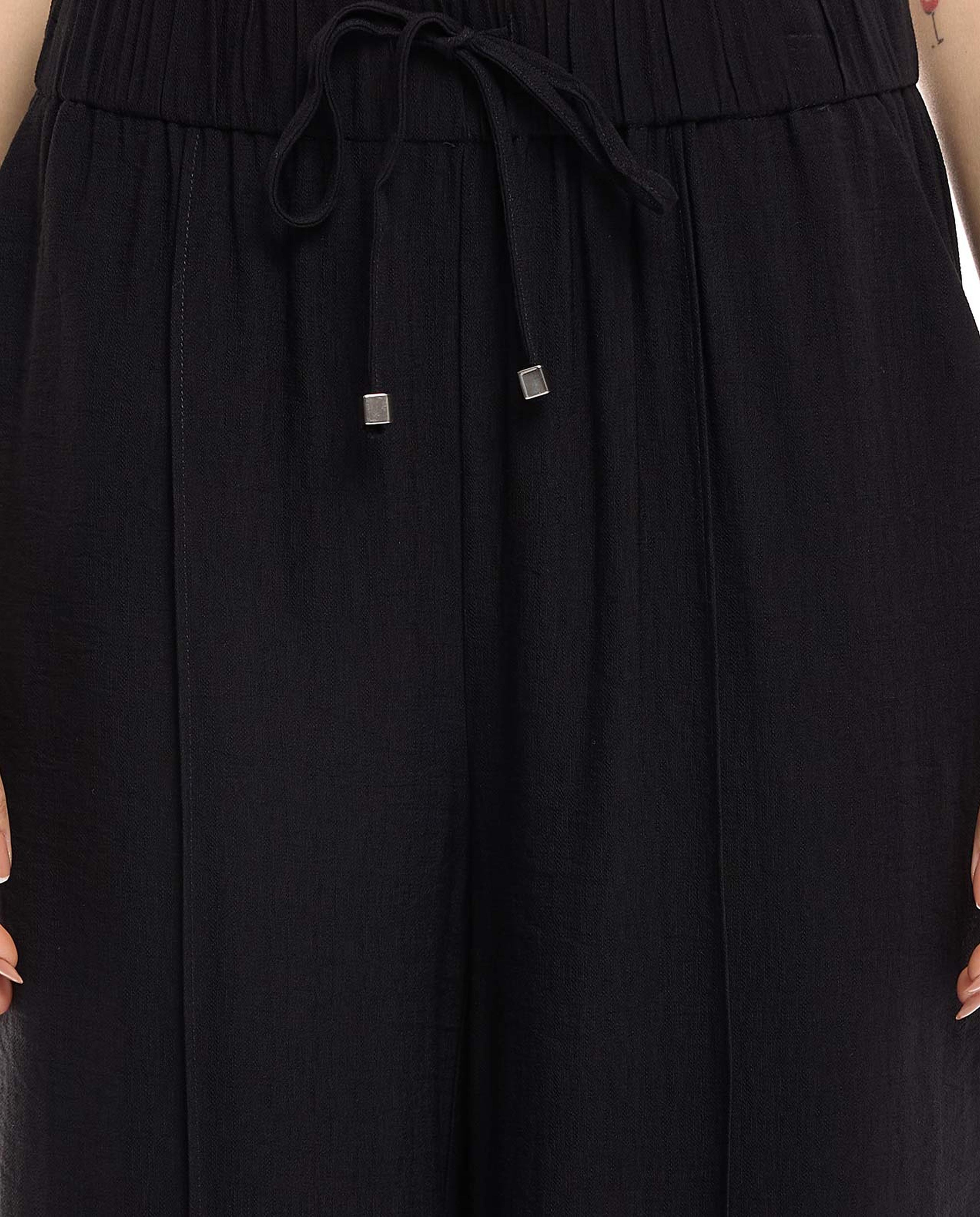 بنطال بقصة ساق واسعة وبخصر رباط