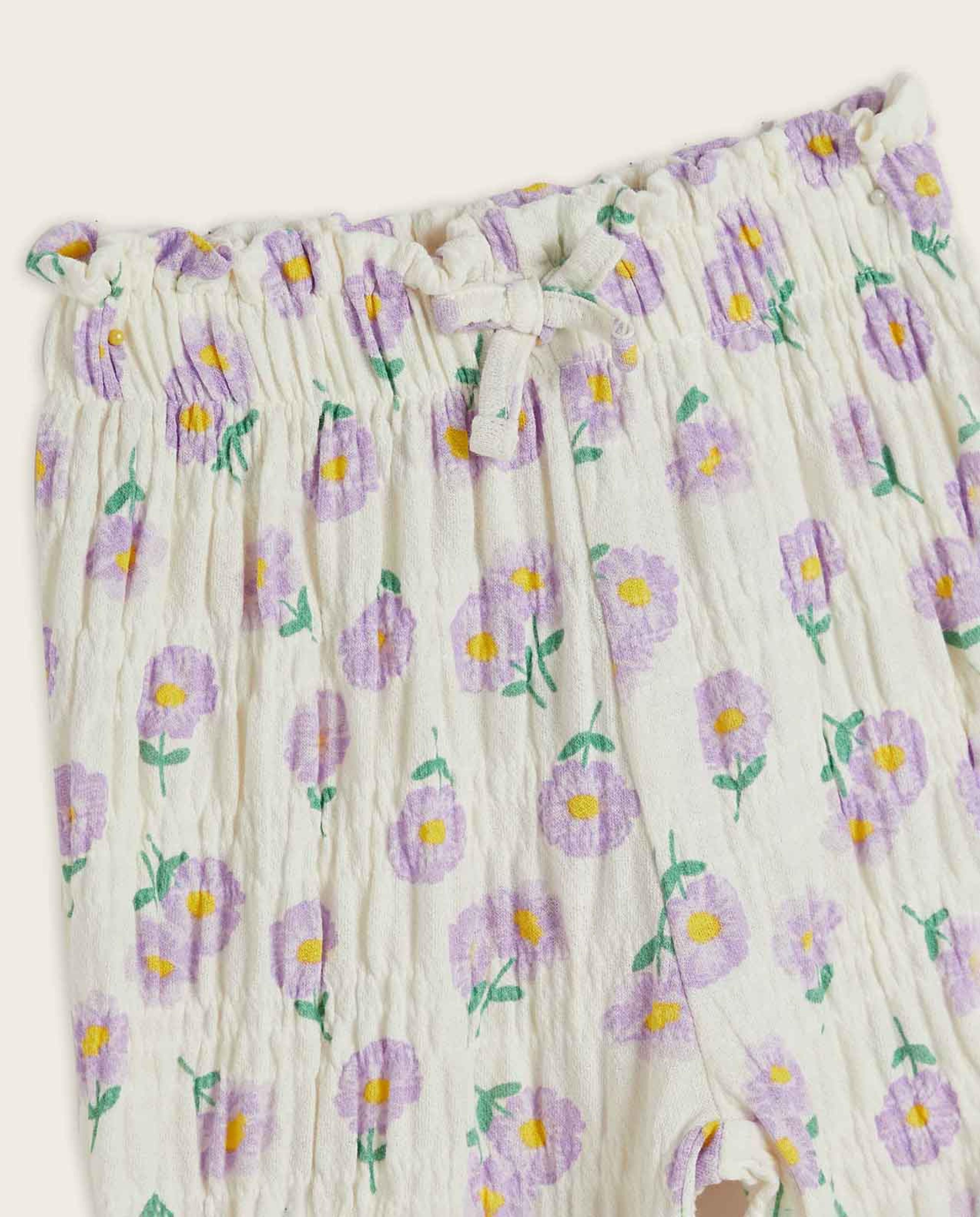 بنطال بقصة ساق واسعة وبطبعة زهور