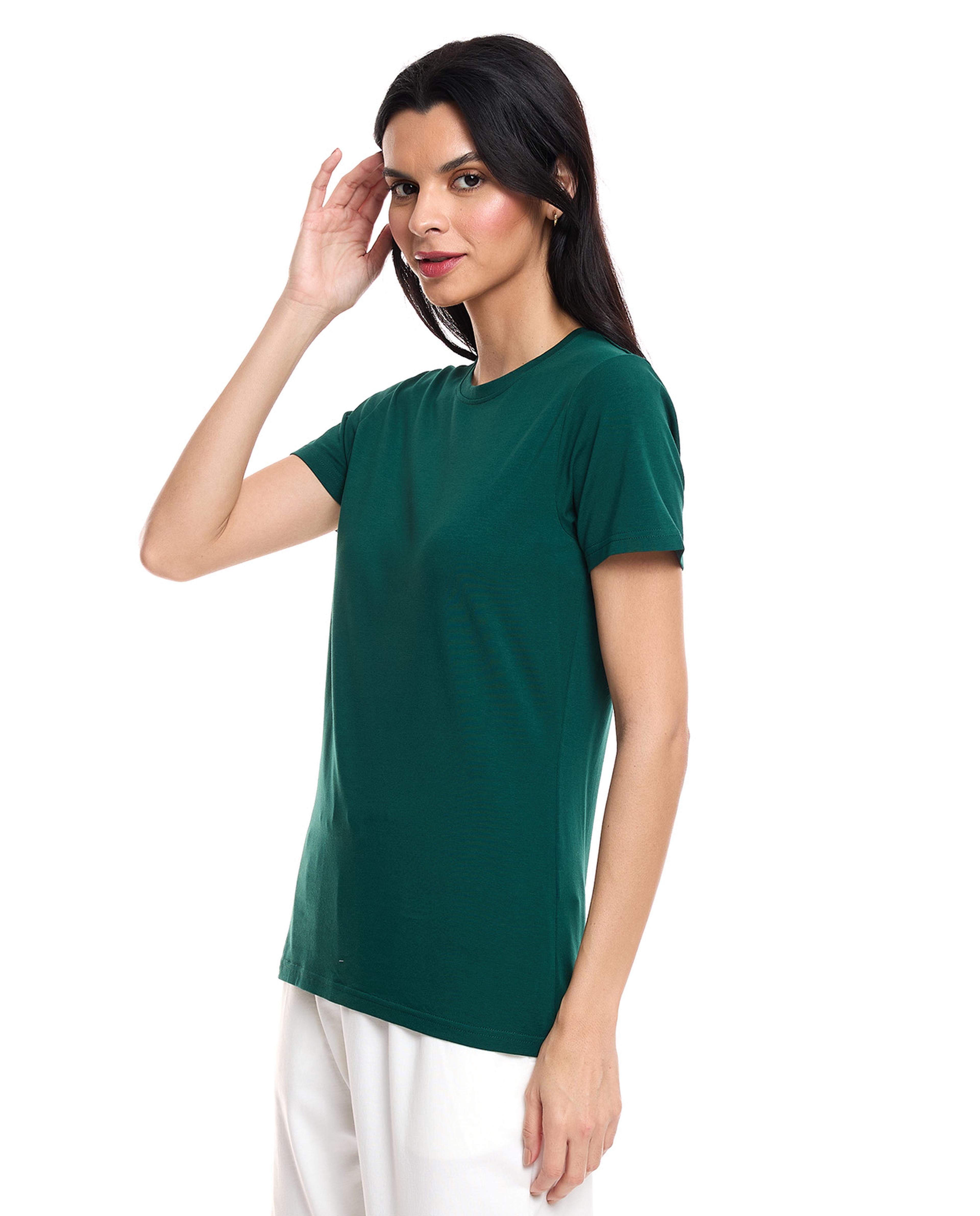 تيشيرت بياقة دائرية وأكمام قصيرة