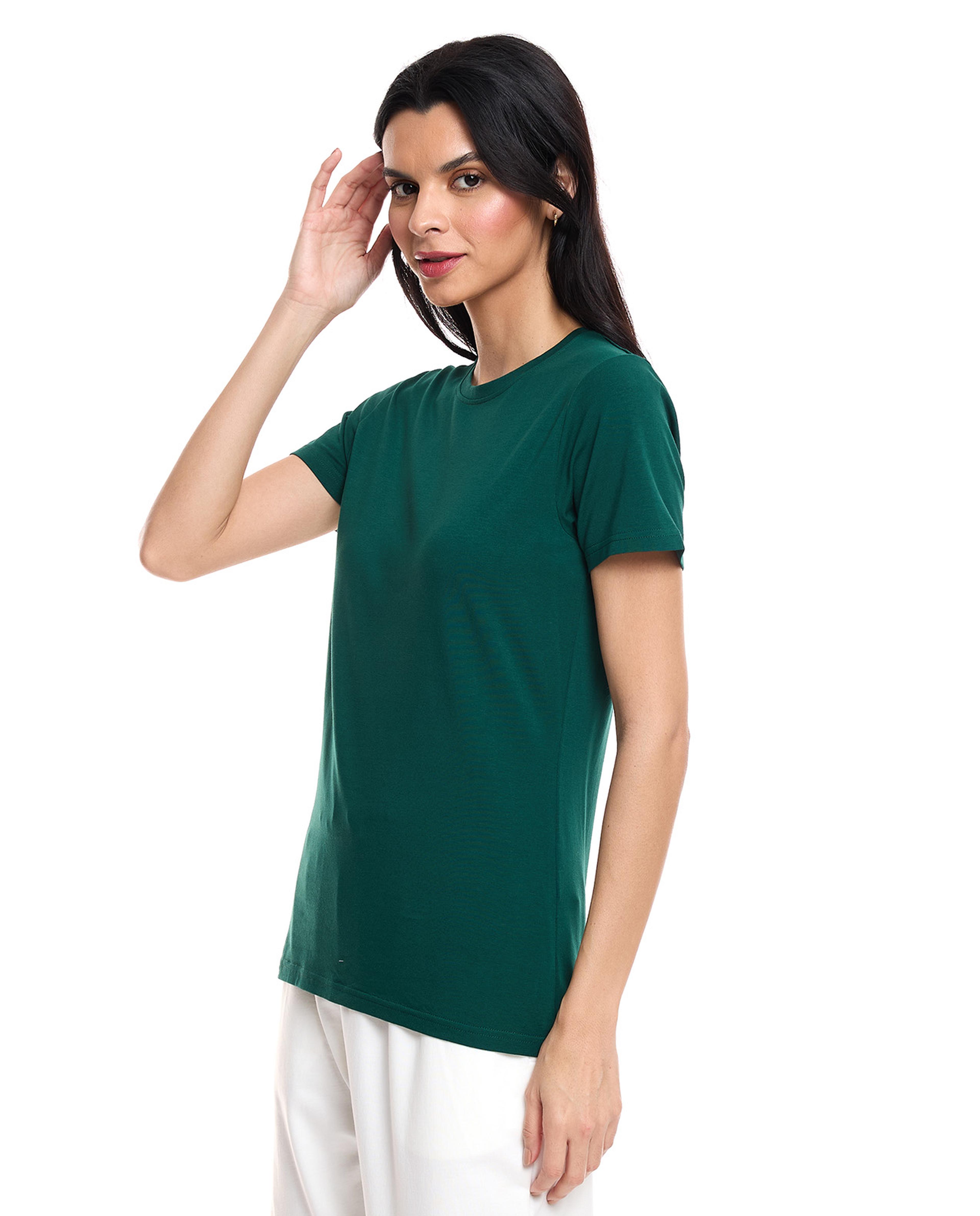 تيشيرت بياقة دائرية وأكمام قصيرة