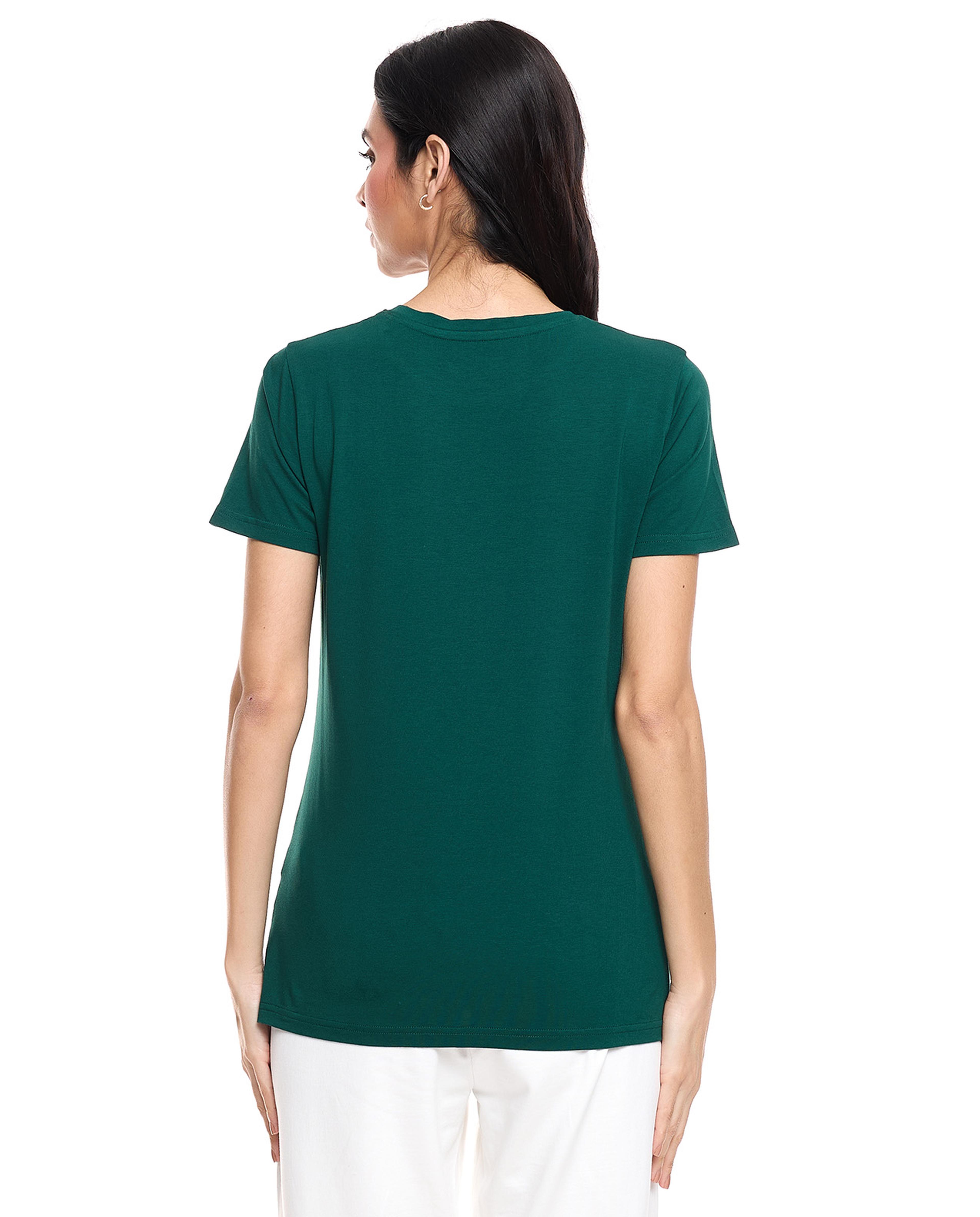 تيشيرت بياقة دائرية وأكمام قصيرة