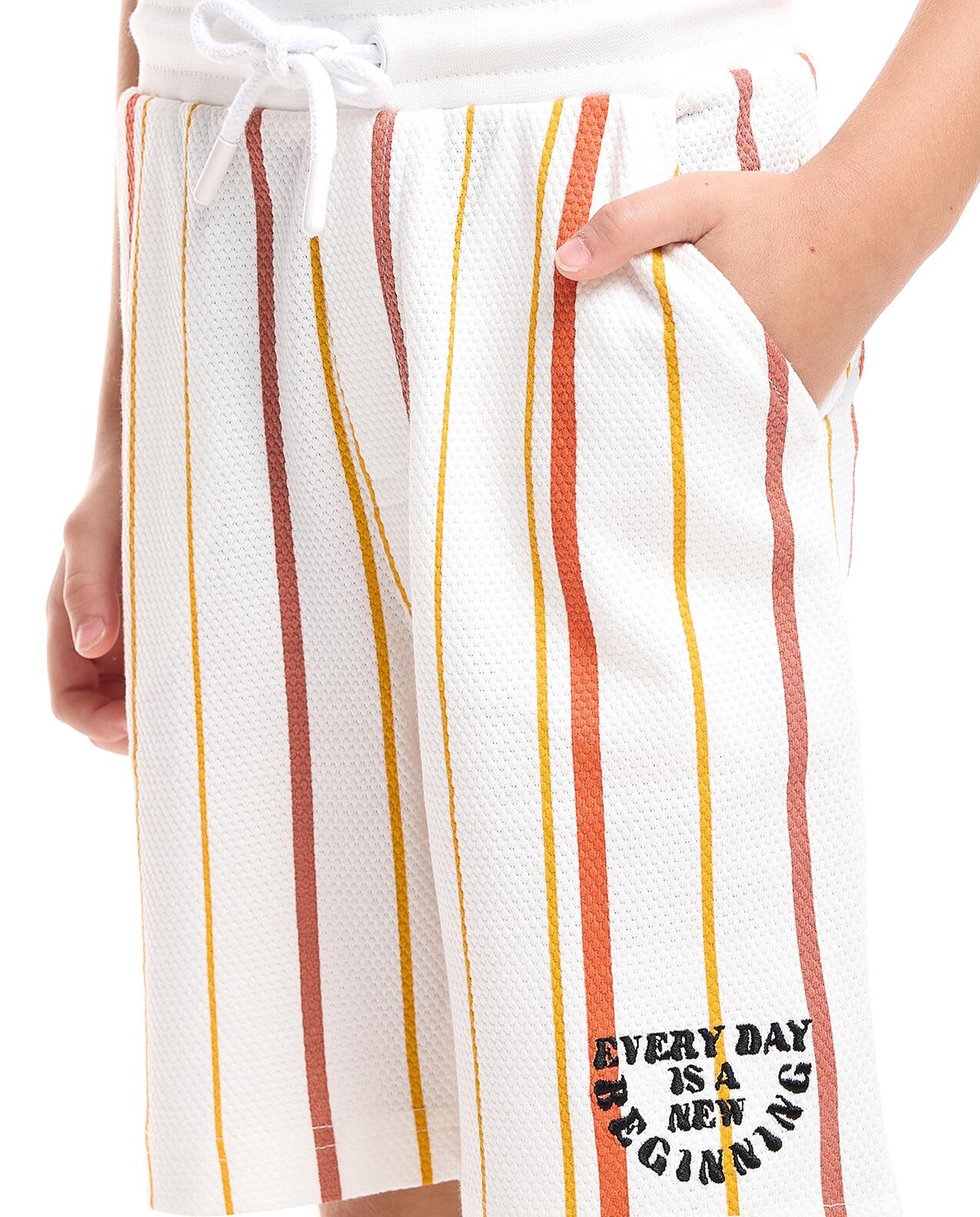 شورت مخطط بربطة خصر