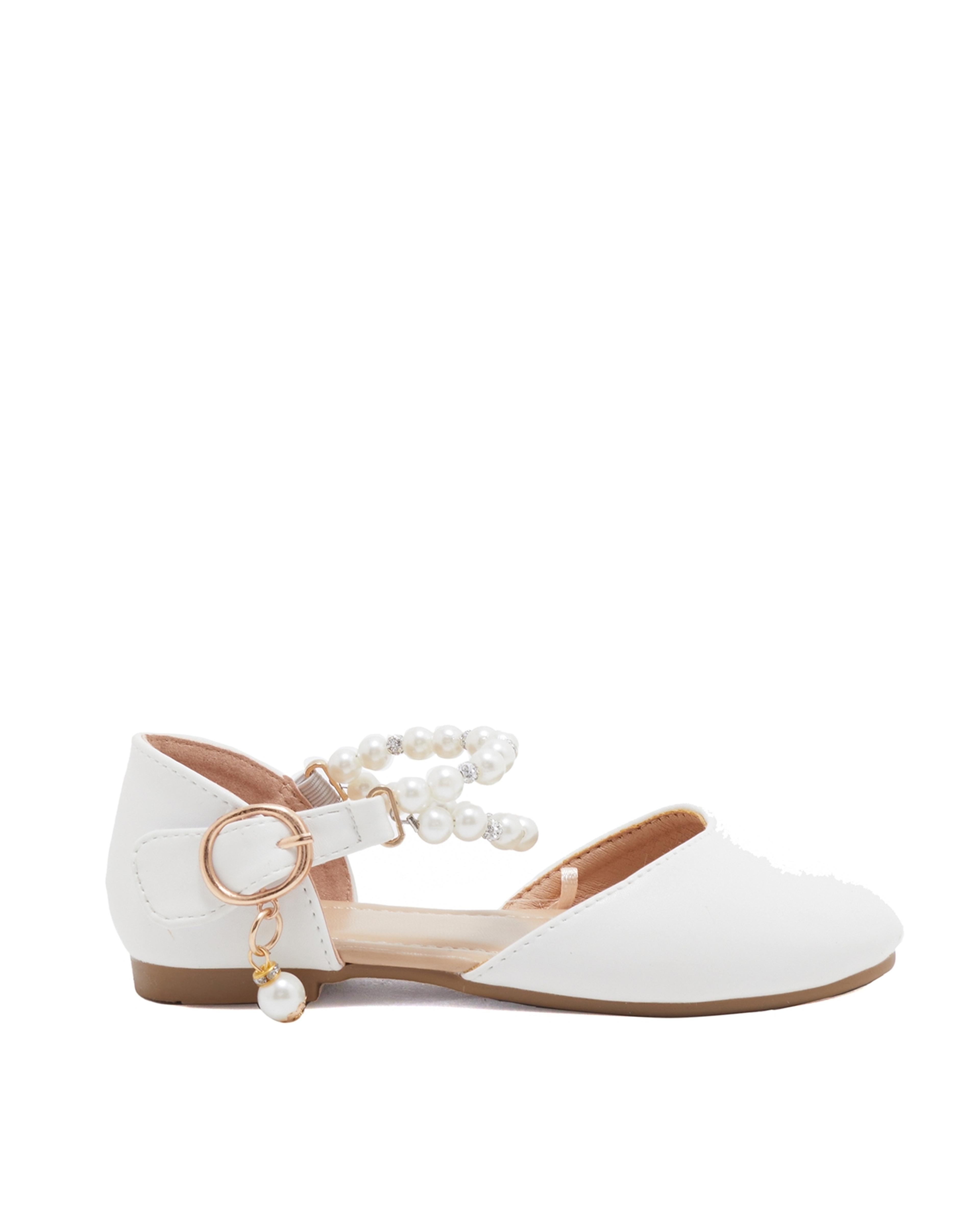 حذاء دورسي بإبزيم