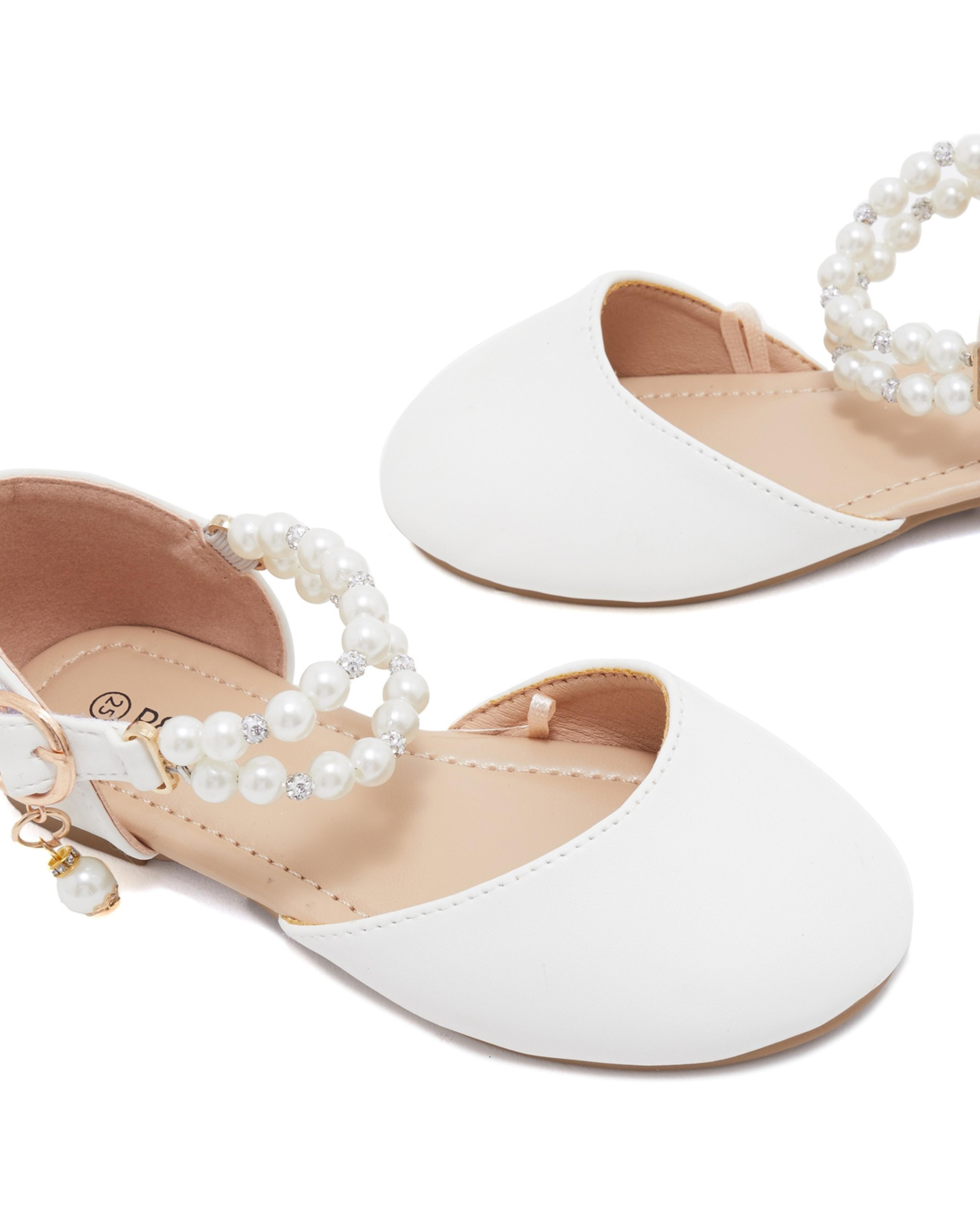 حذاء دورسي بإبزيم