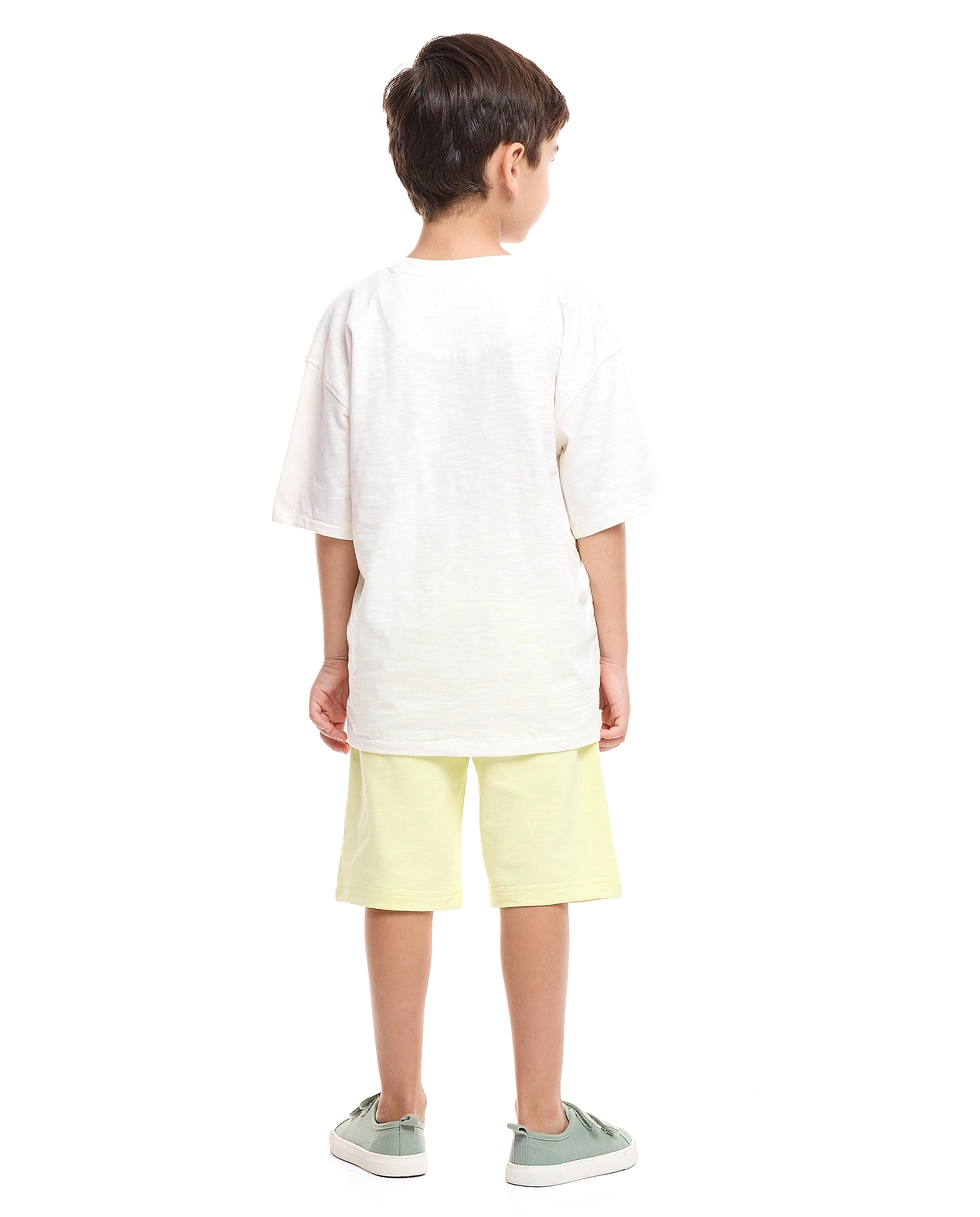 طقم شورت مع تيشيرت بطبعة