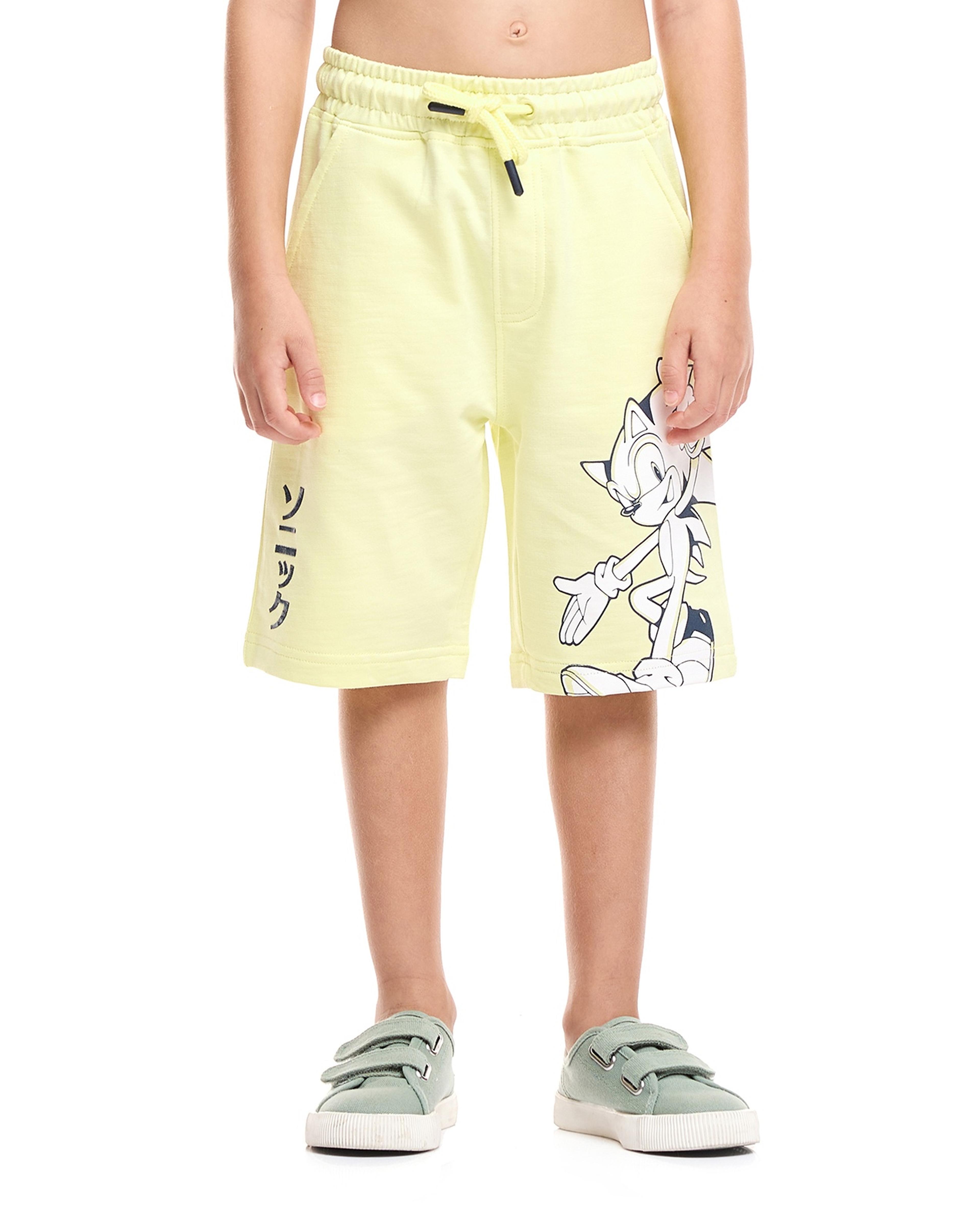 طقم شورت مع تيشيرت بطبعة