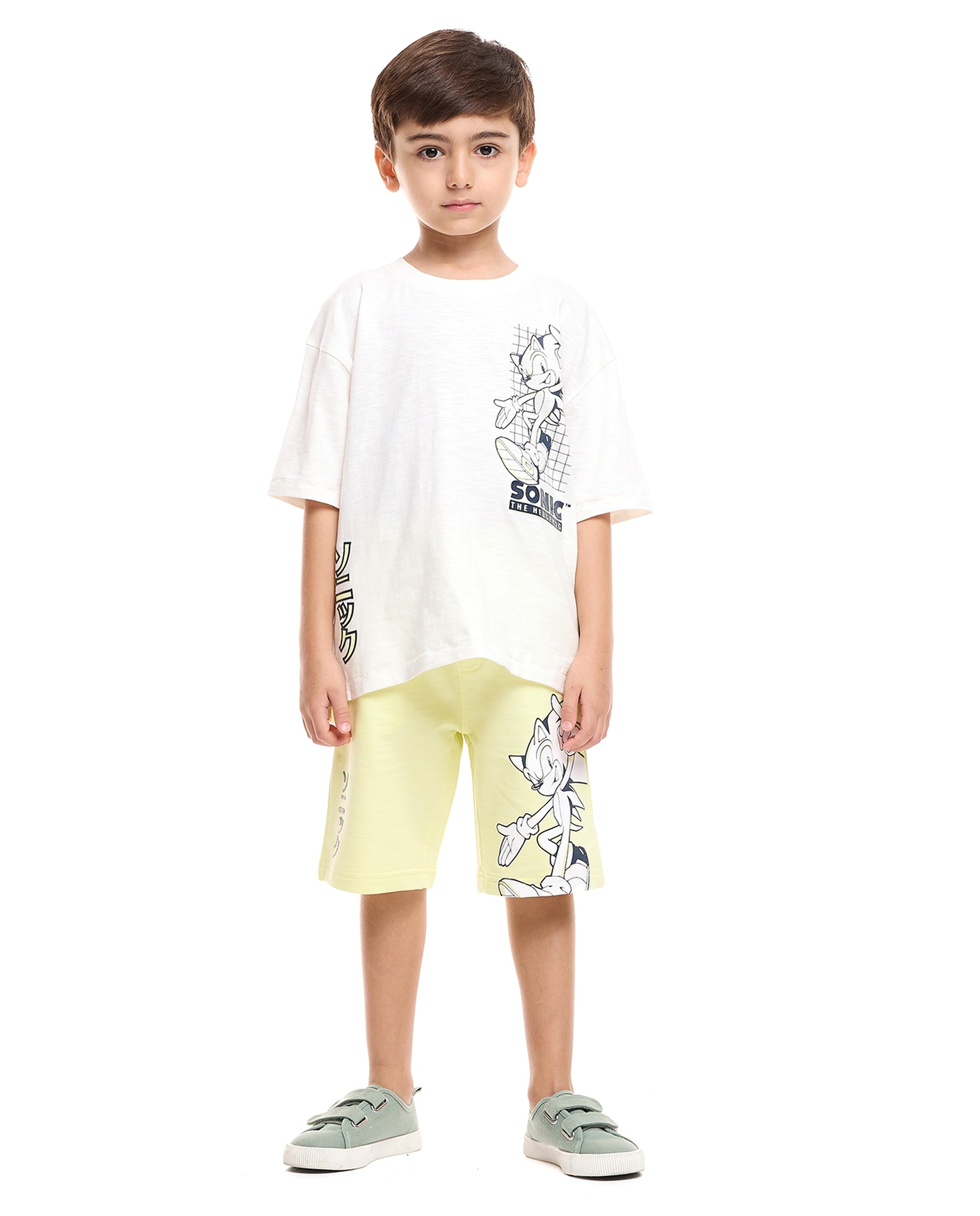 طقم شورت مع تيشيرت بطبعة