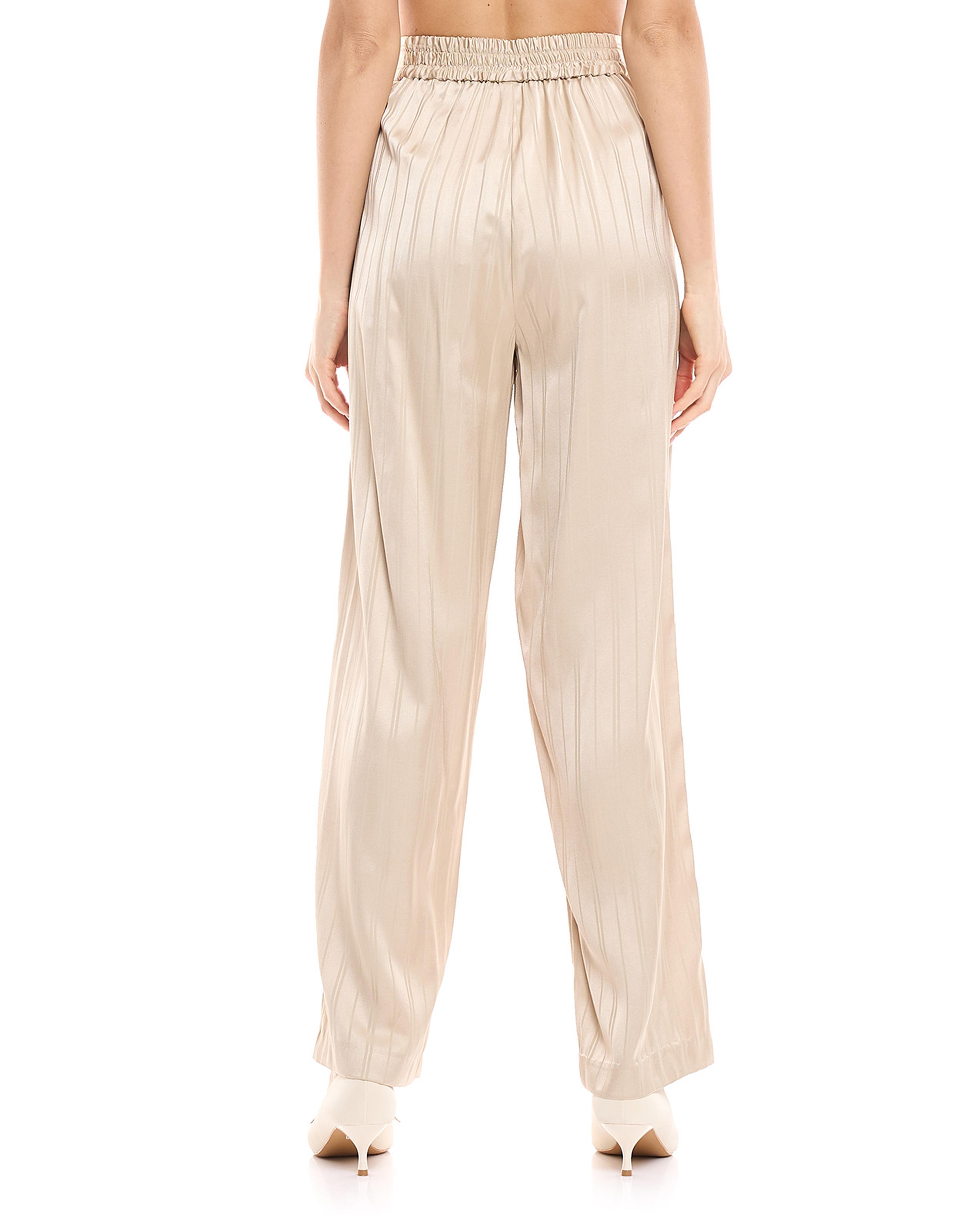 بنطال بكسرات وأزرار