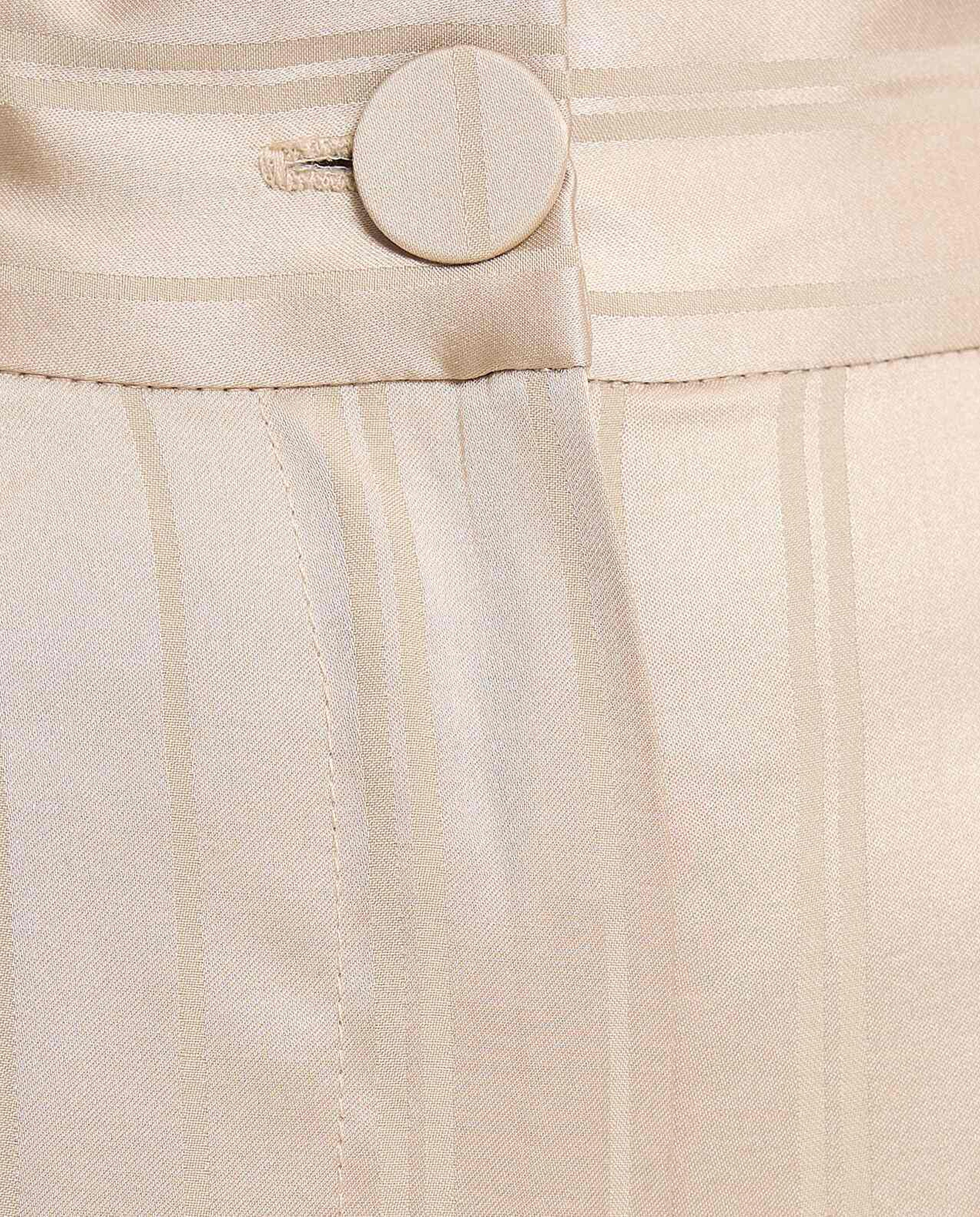 بنطال بكسرات وأزرار