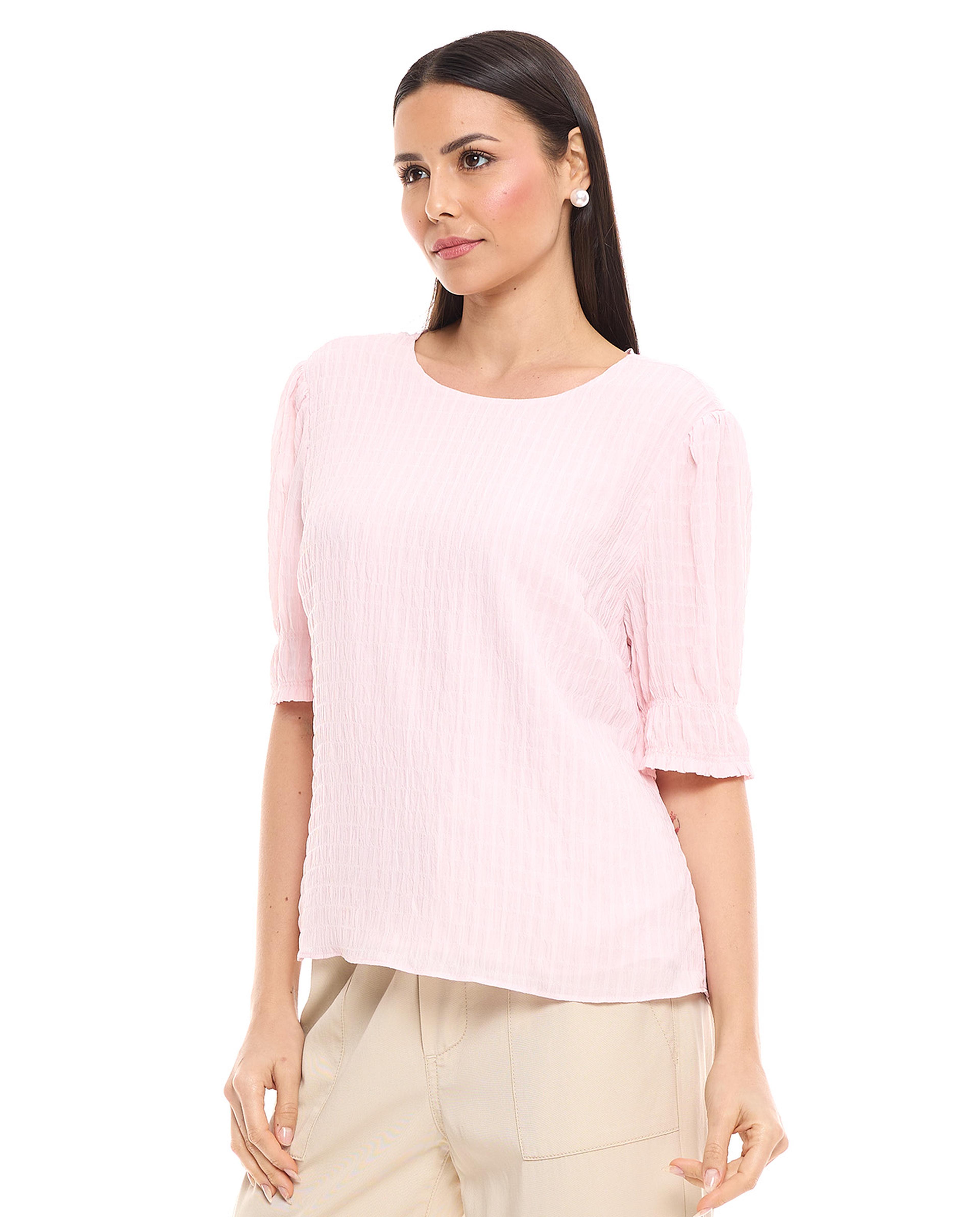 توب بياقة مستديرة وأكمام طويلة