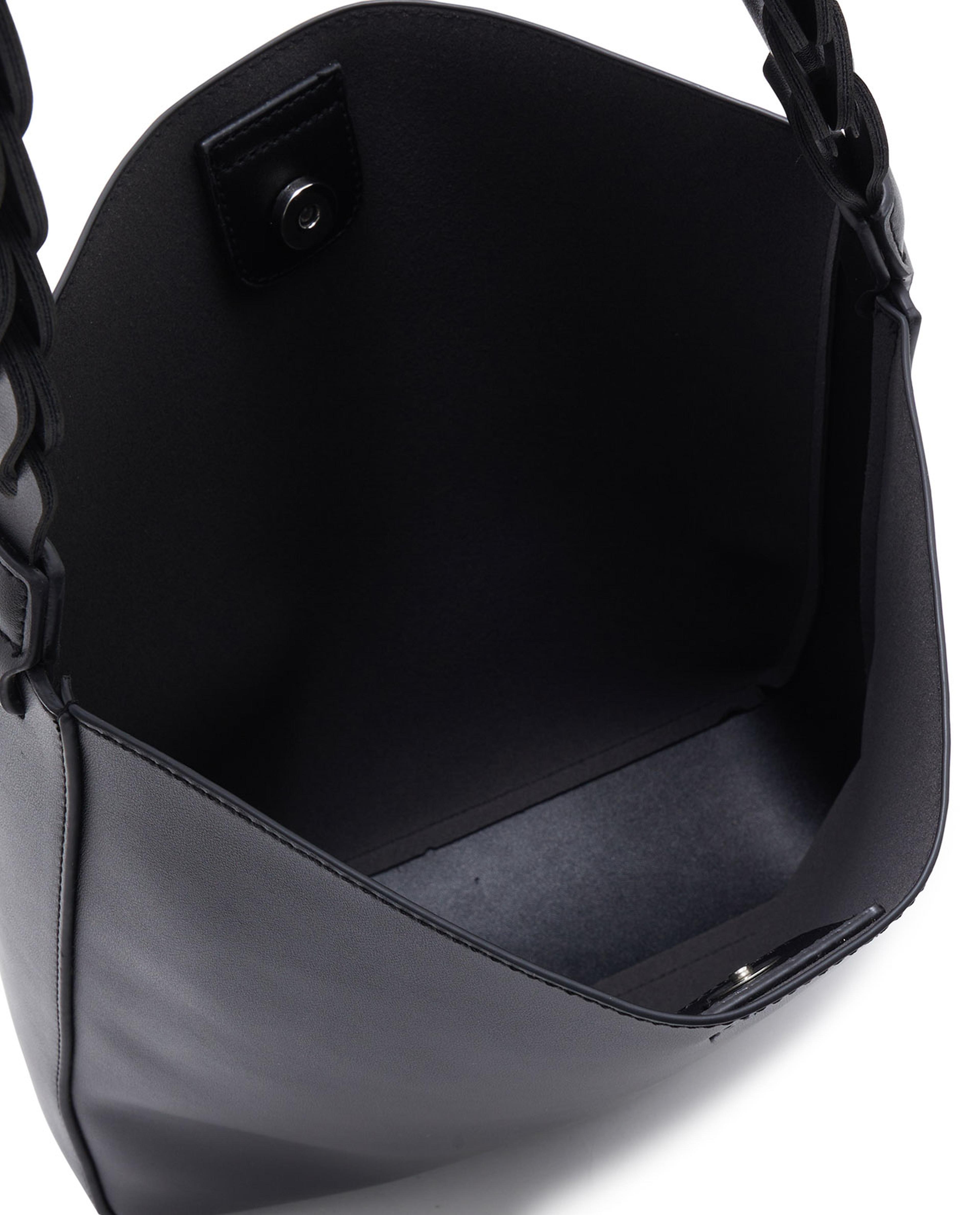 حقيبة كتف وباوتش