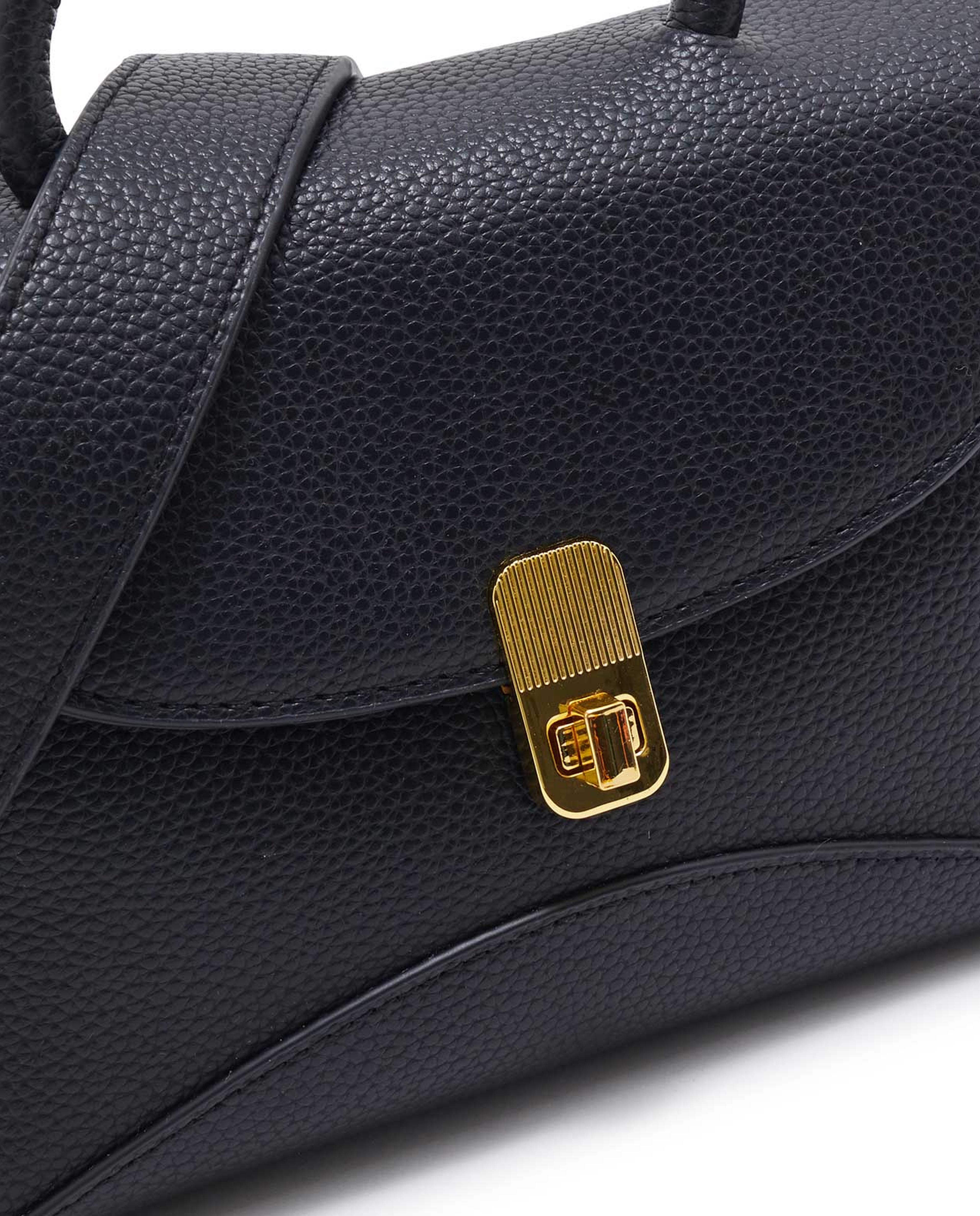 حقيبة بمقبض