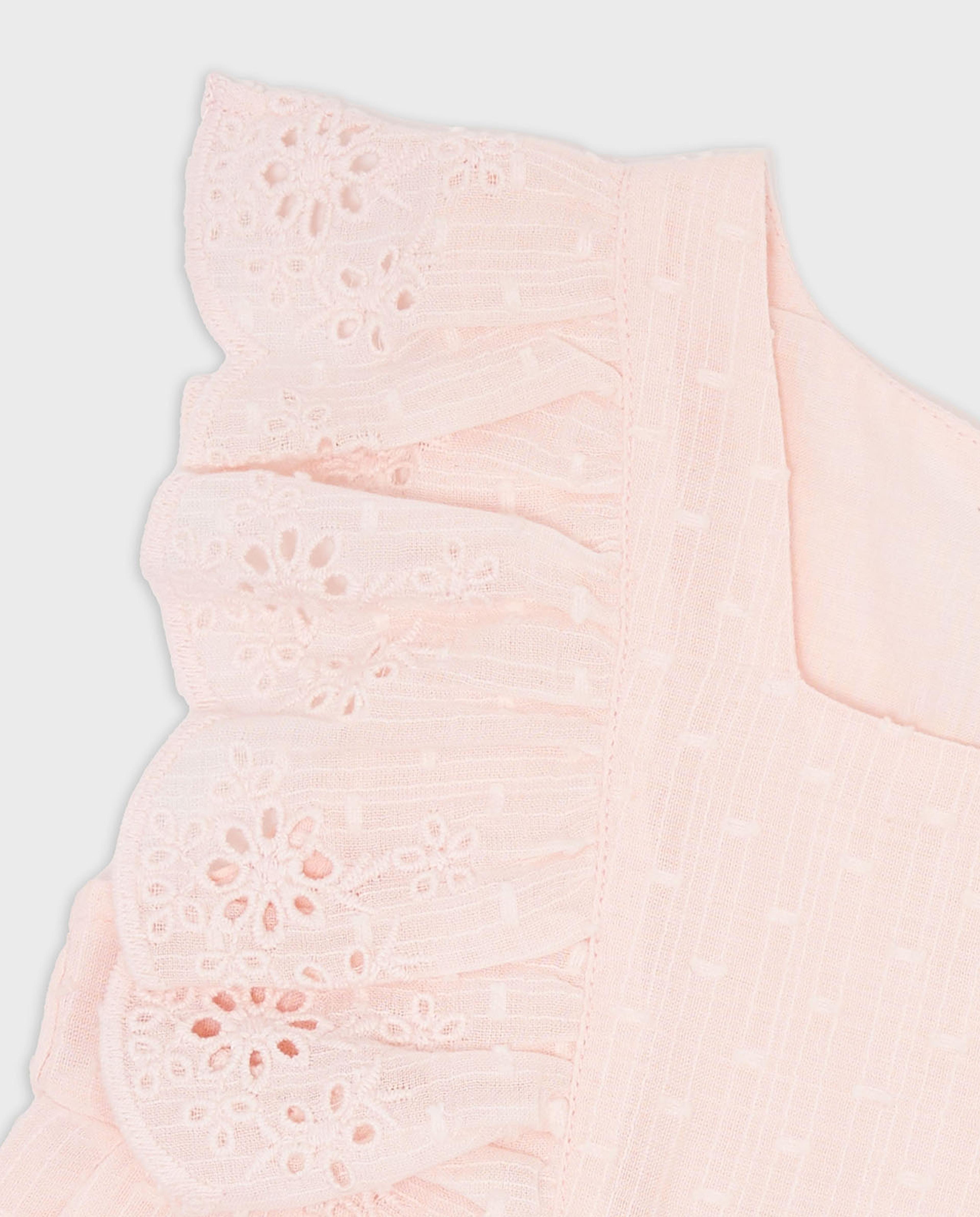 توب بياقة مربعة وأكمام واسعة