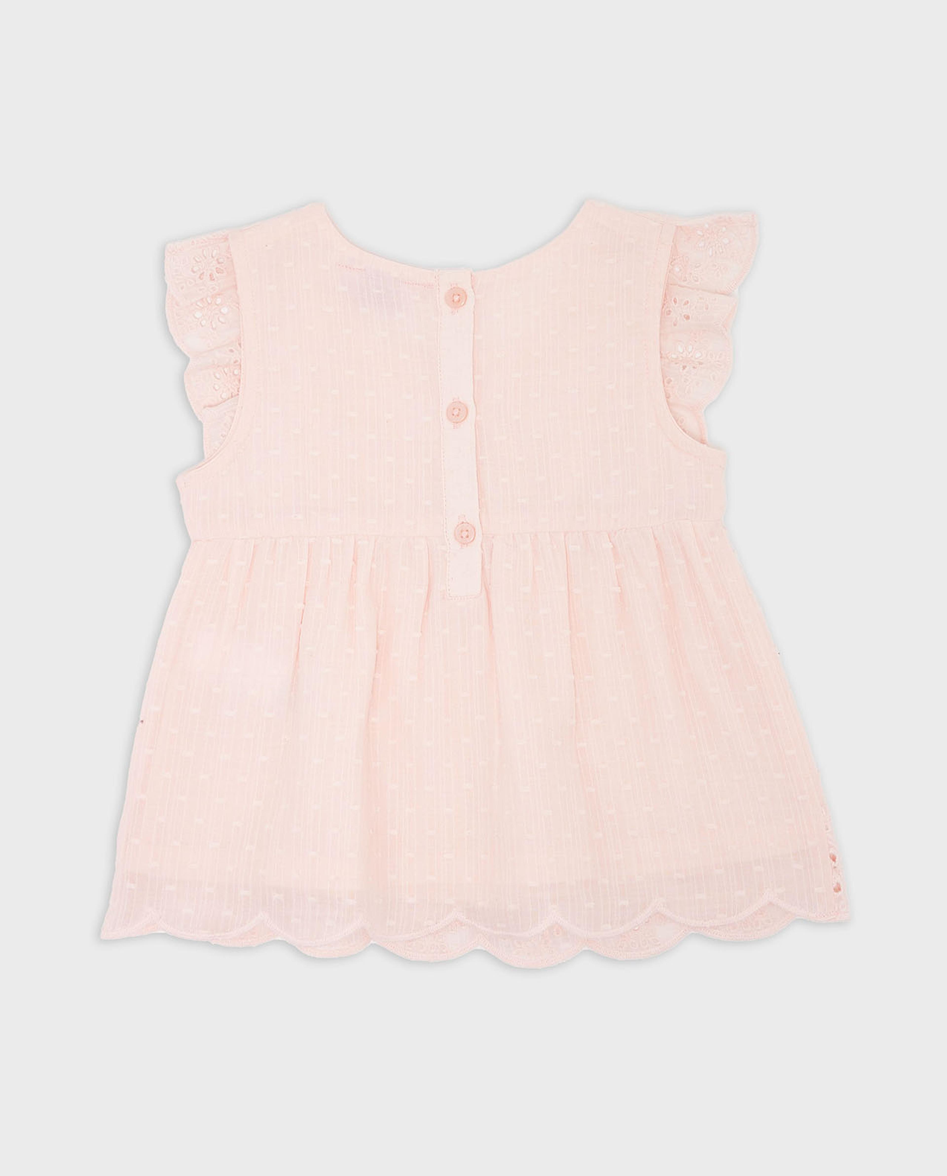 توب بياقة مربعة وأكمام واسعة