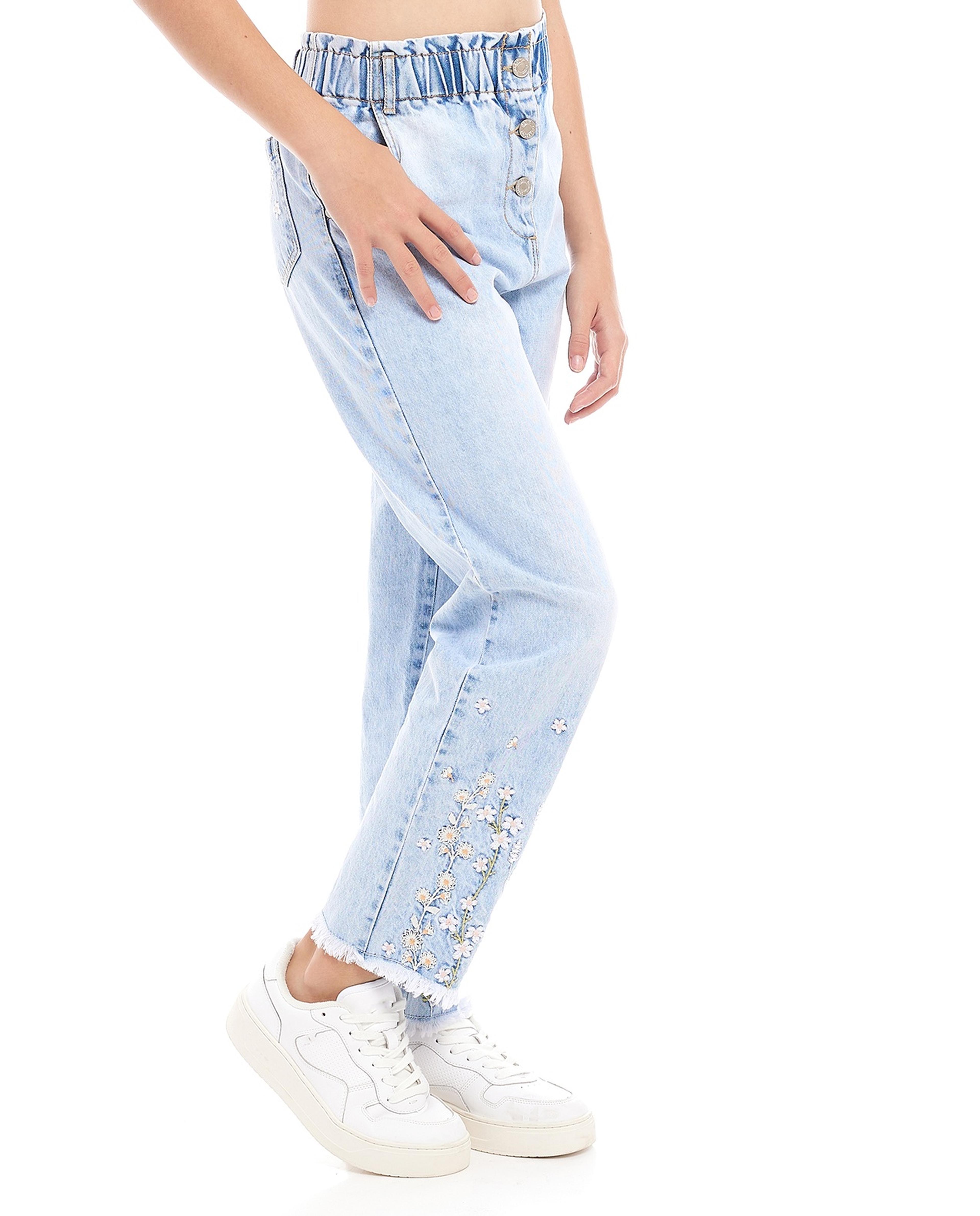 جينز مطرز بقصة مستقيمة وزر