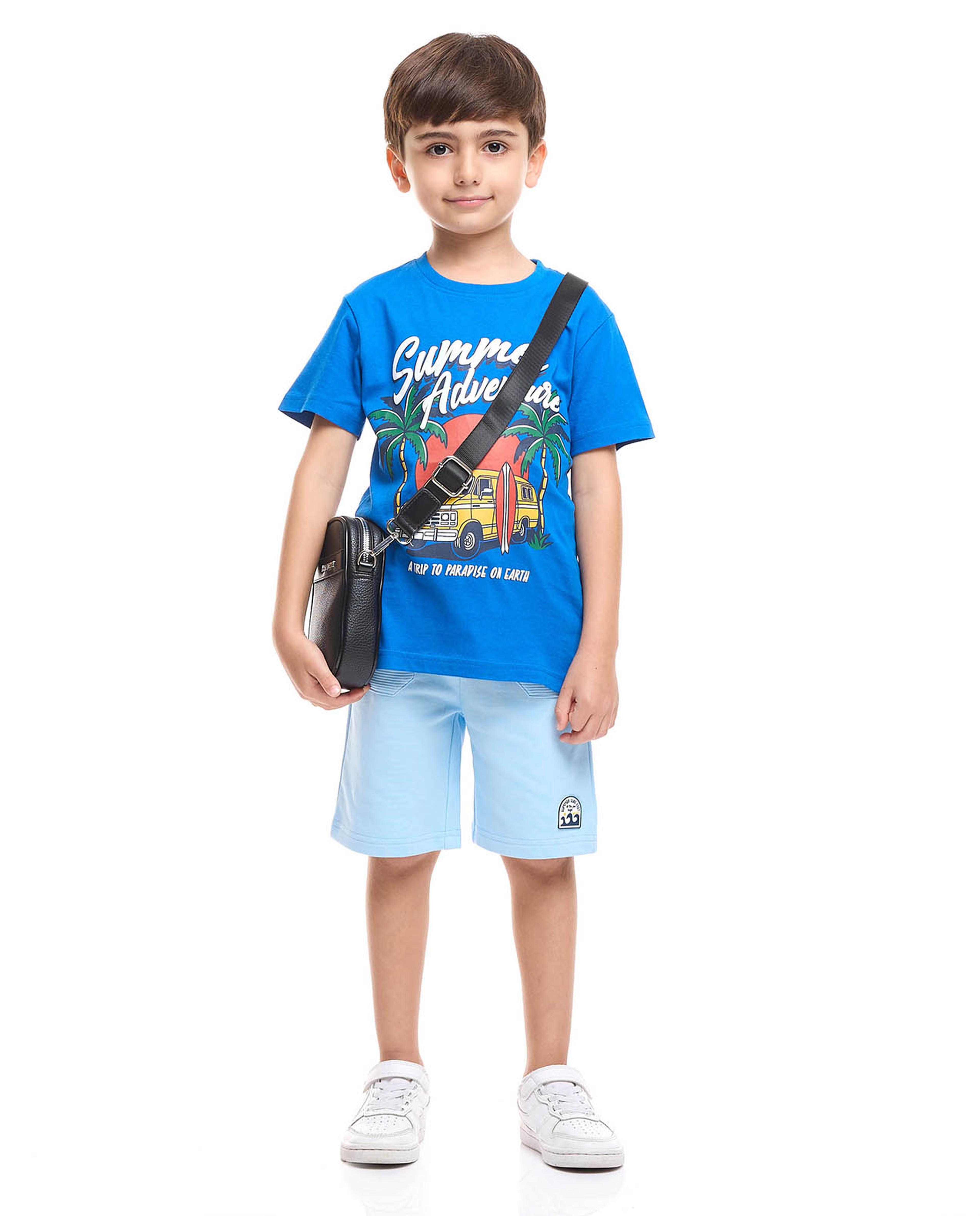 تيشيرت بطبعة جرافيك وياقة مستديرة وأكمام طويلة