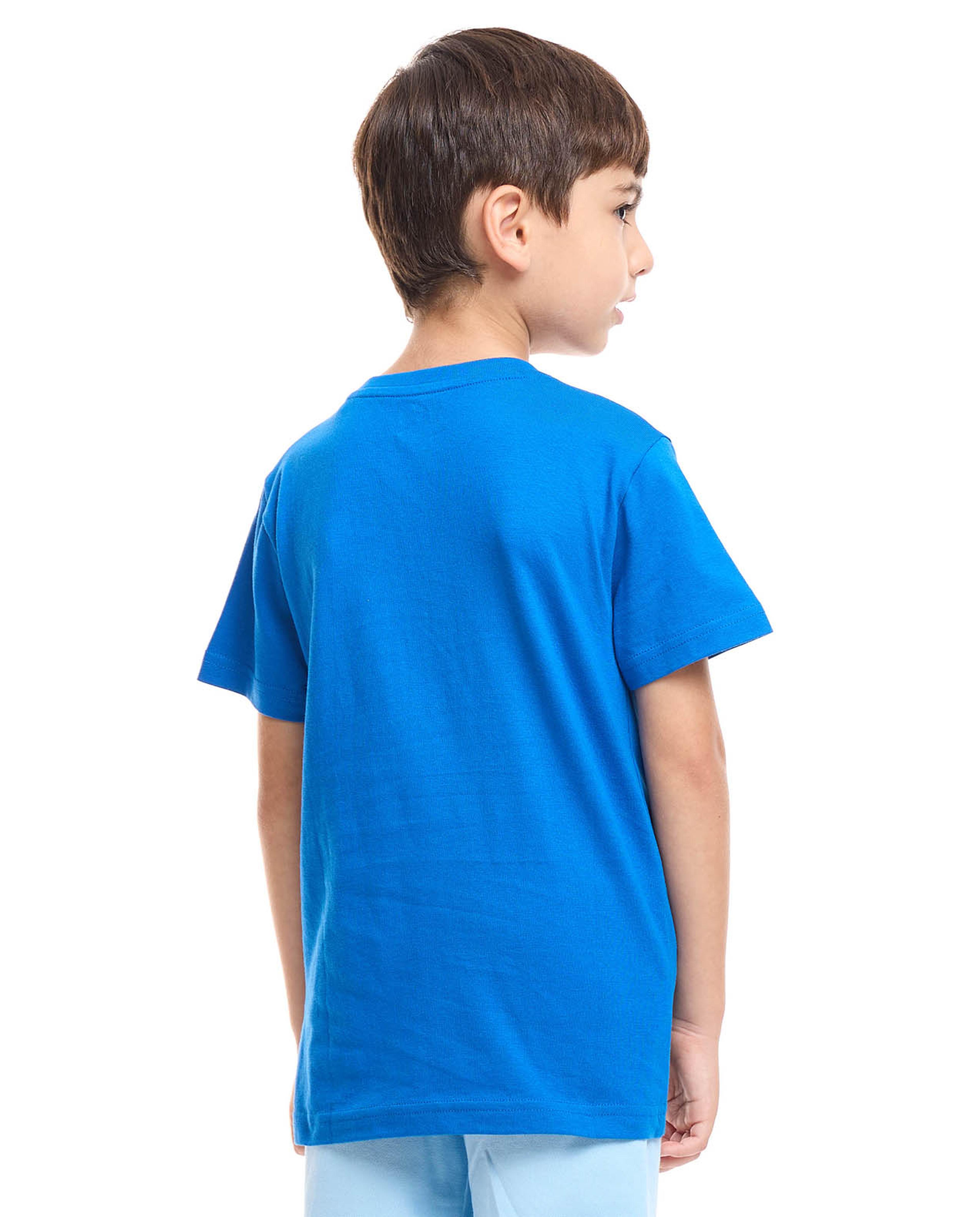 تيشيرت بطبعة جرافيك وياقة مستديرة وأكمام طويلة