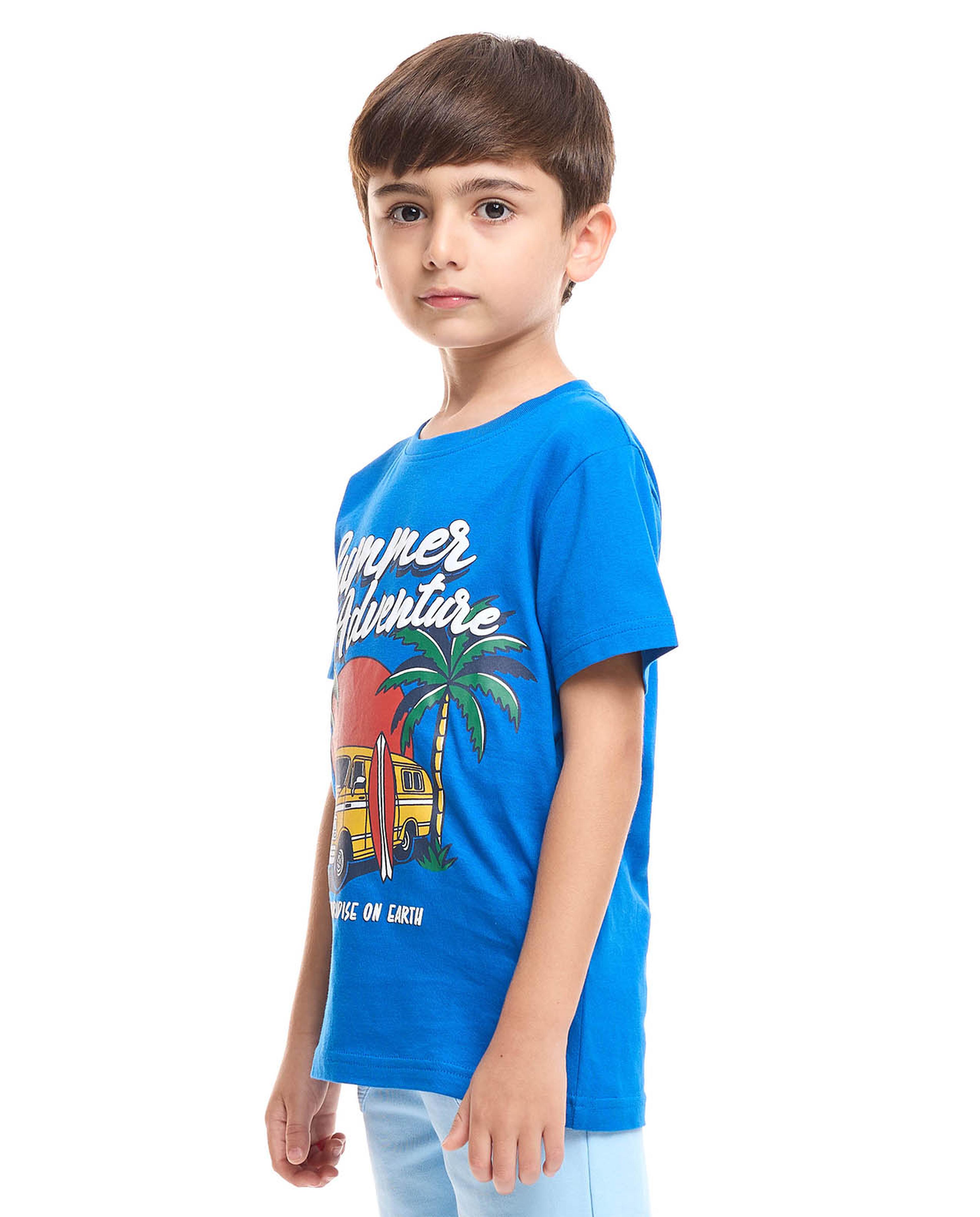 تيشيرت بطبعة جرافيك وياقة مستديرة وأكمام طويلة