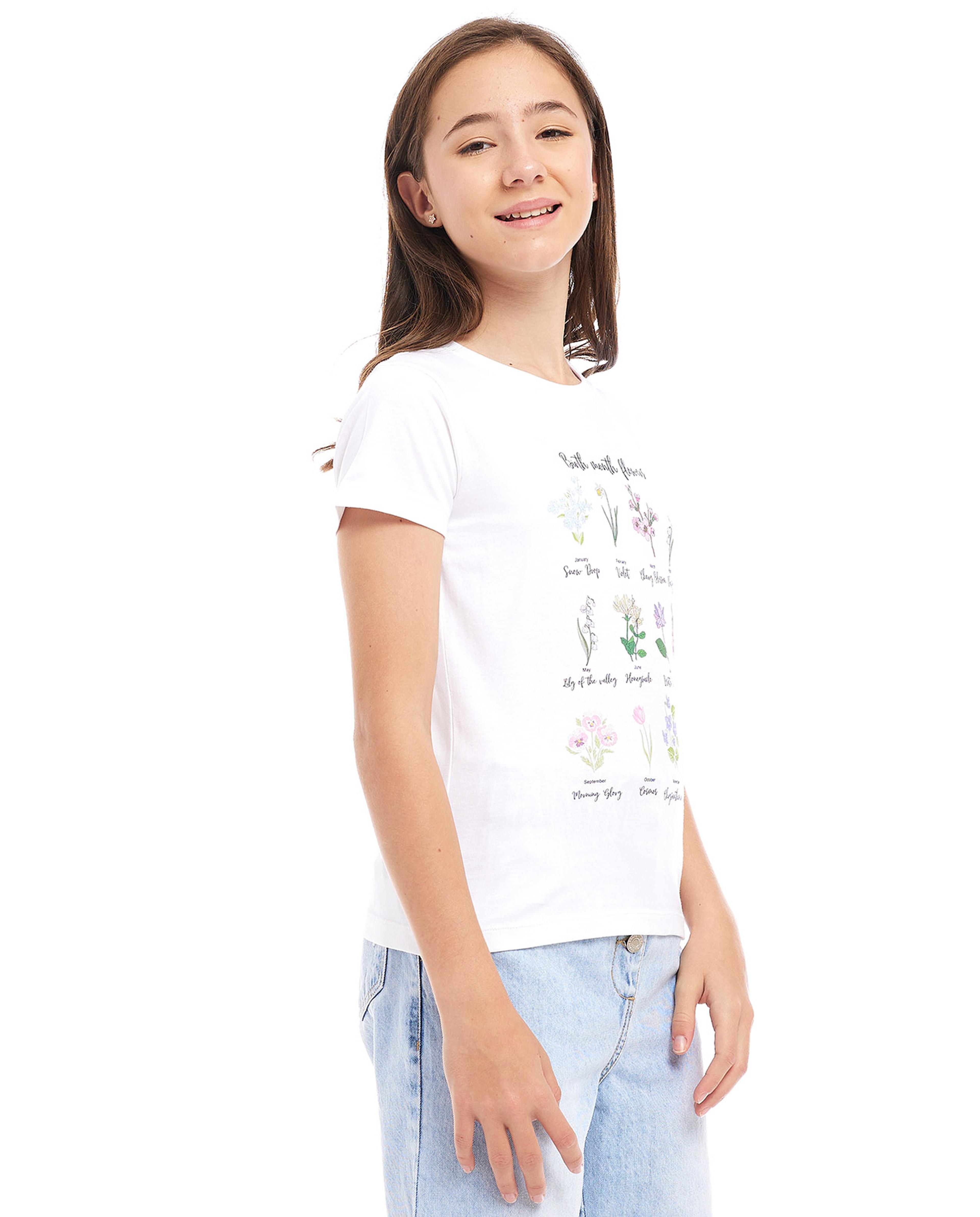 تيشيرت بياقة دائرية وأكمام قصيرة بطبعة