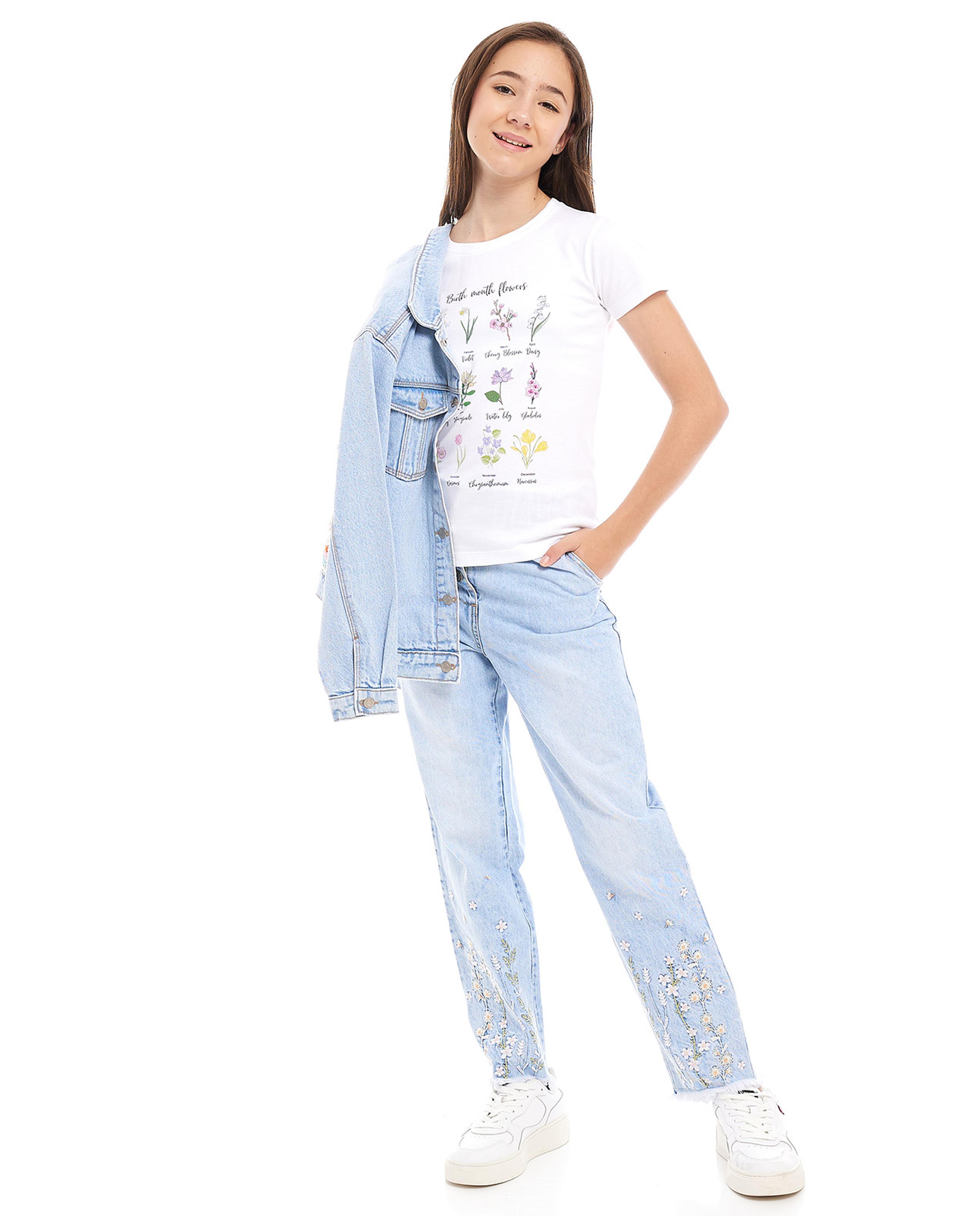 تيشيرت بياقة دائرية وأكمام قصيرة بطبعة