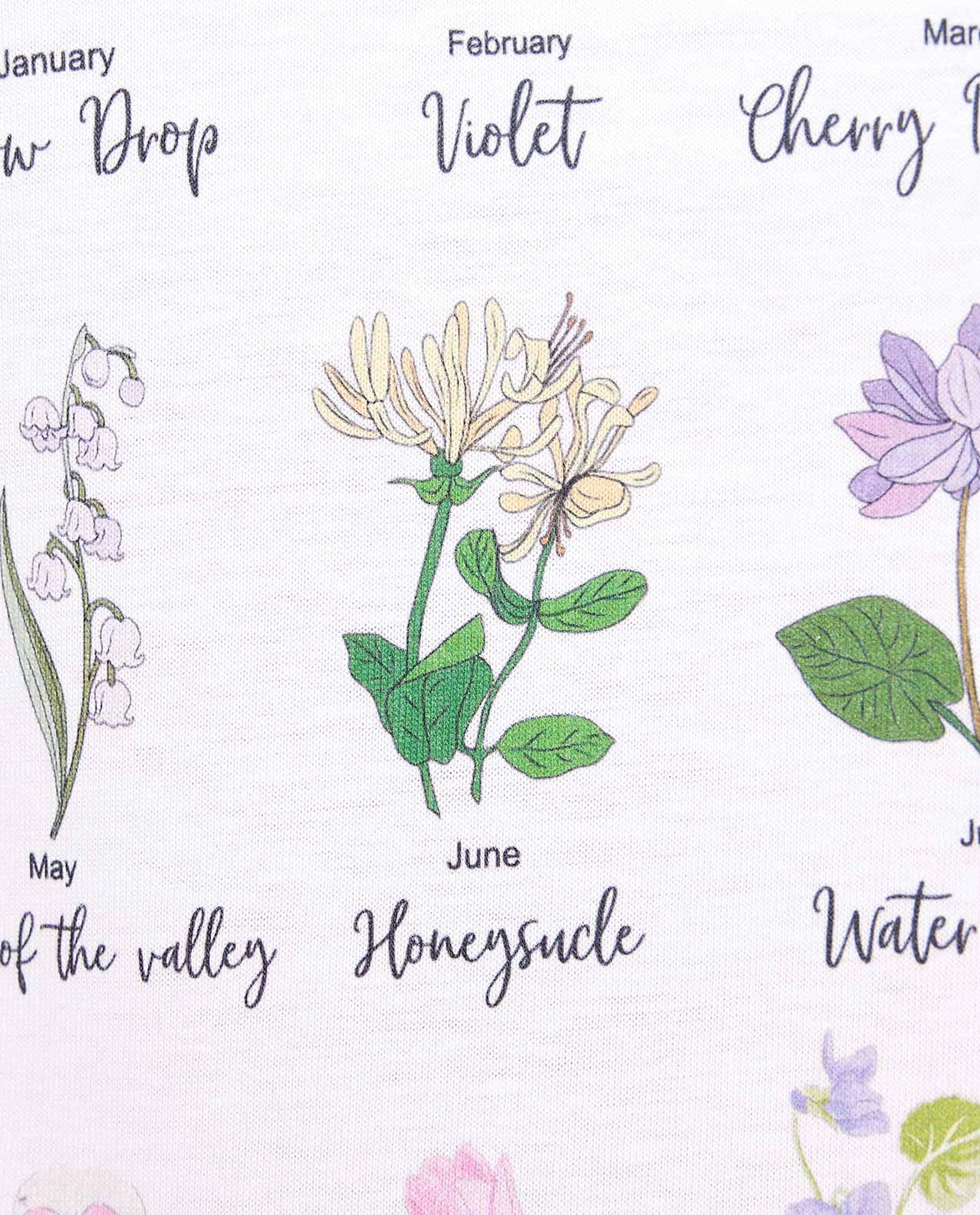 تيشيرت بياقة دائرية وأكمام قصيرة بطبعة