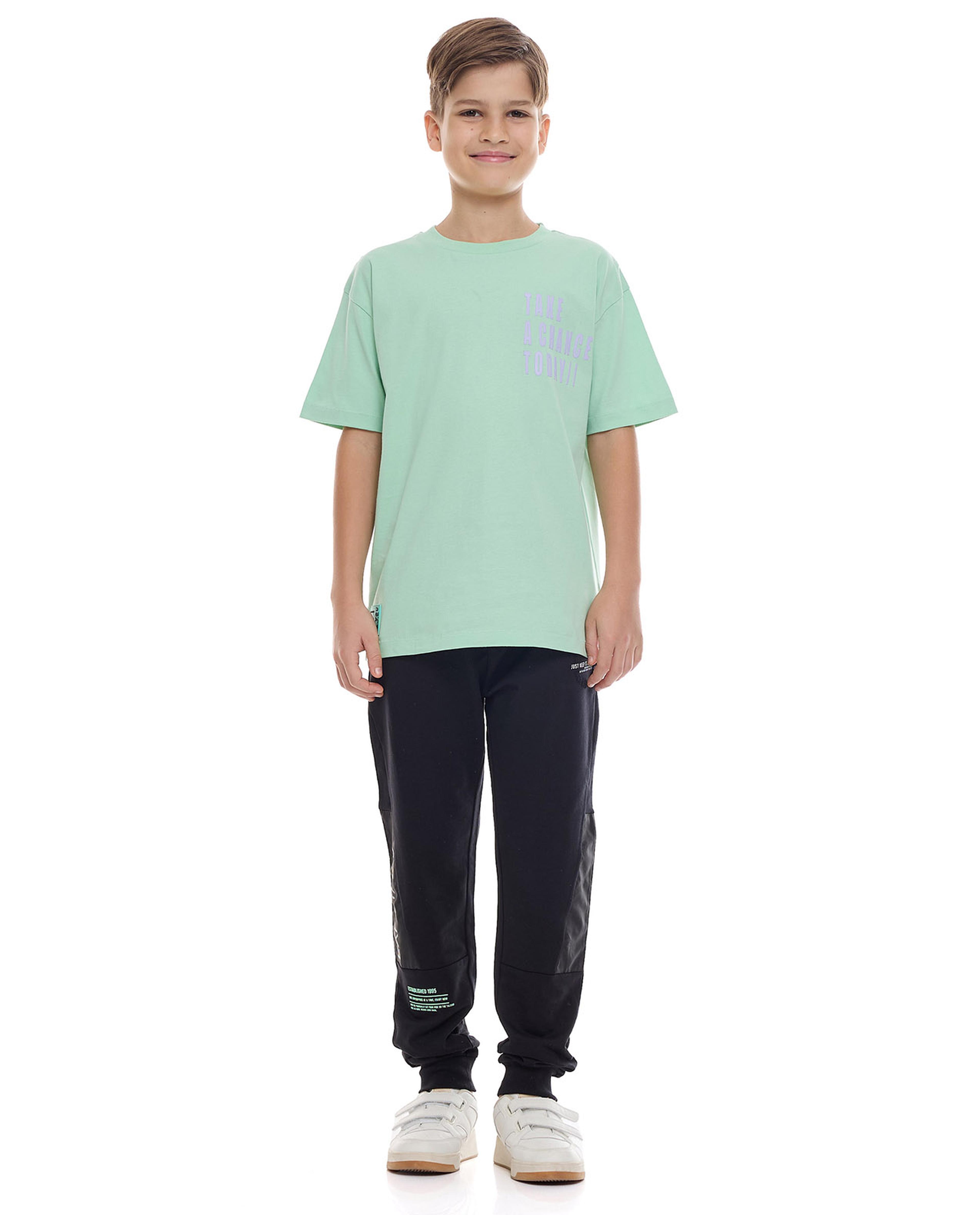 طقم جوغر وتيشيرت بطبعة