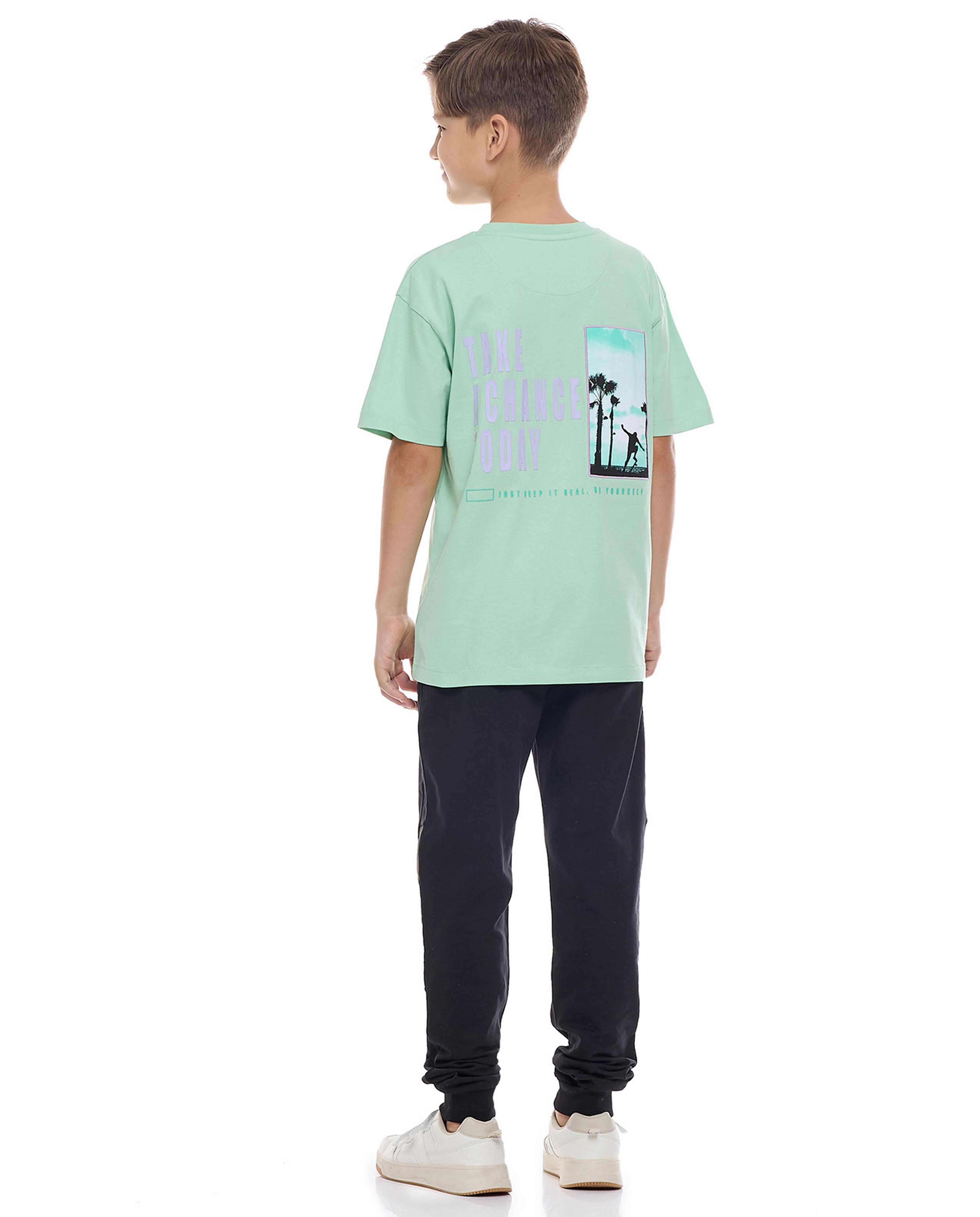 طقم جوغر وتيشيرت بطبعة