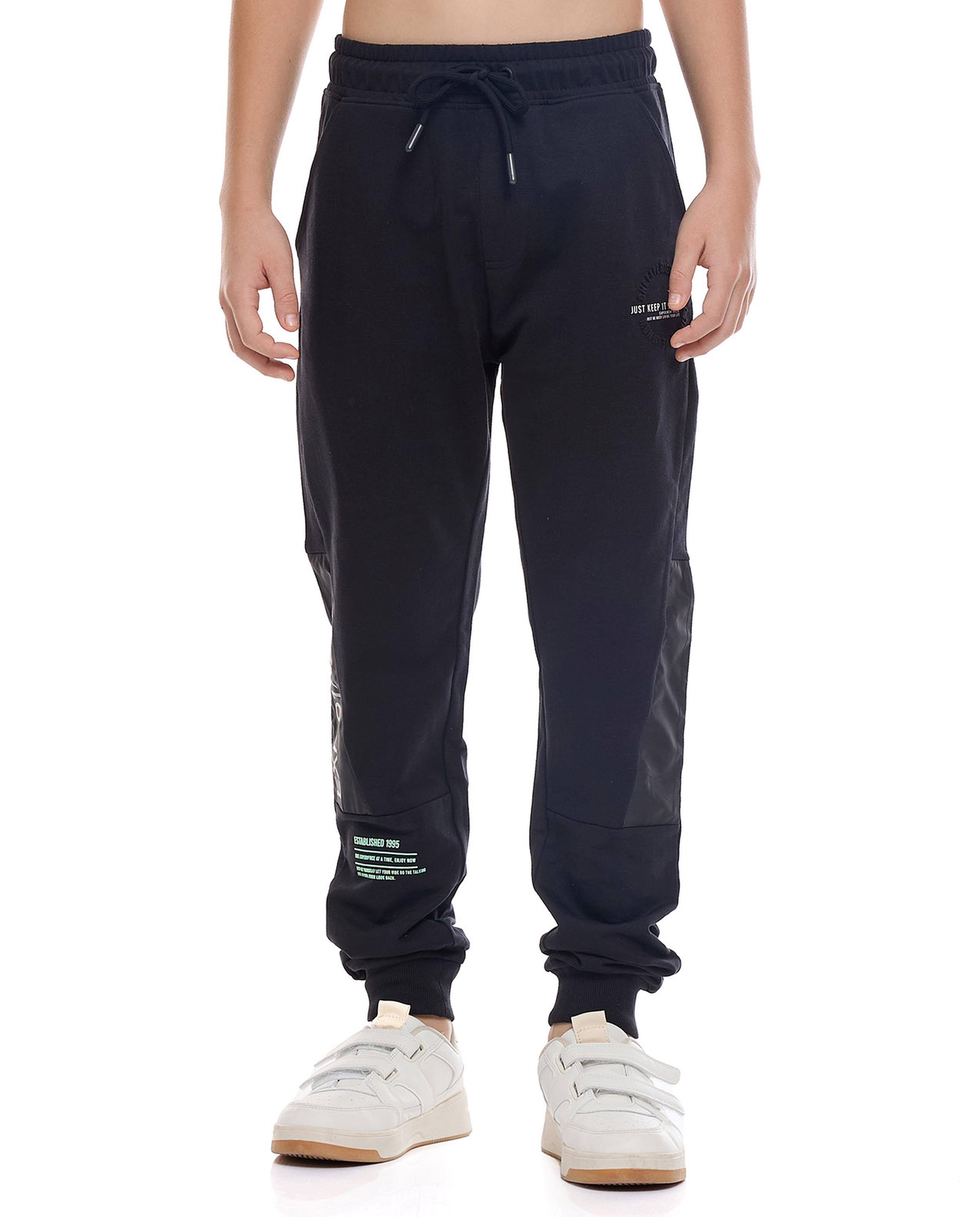 طقم جوغر وتيشيرت بطبعة