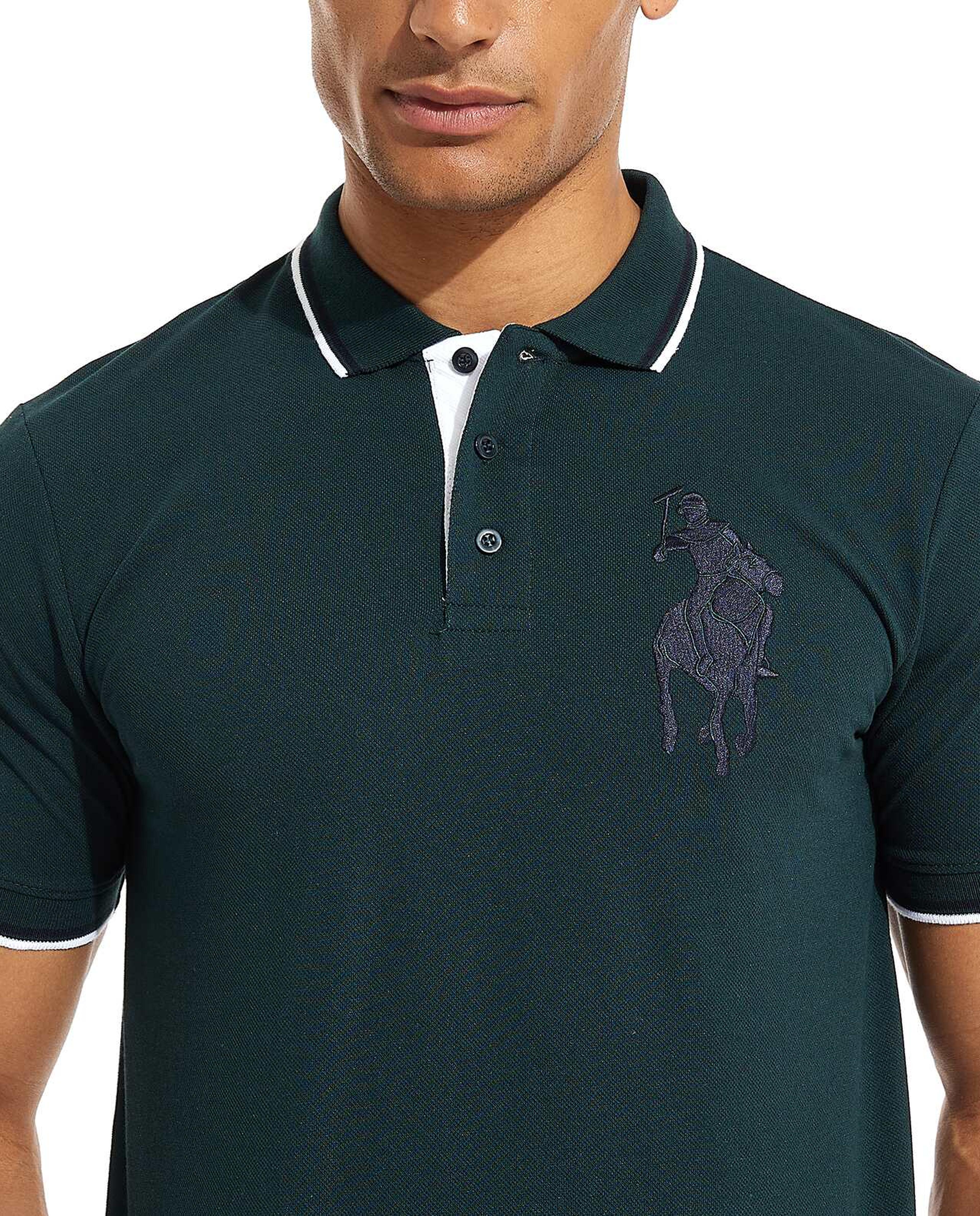 تيشيرت بولو مطرز بأكمام قصيرة وشعار