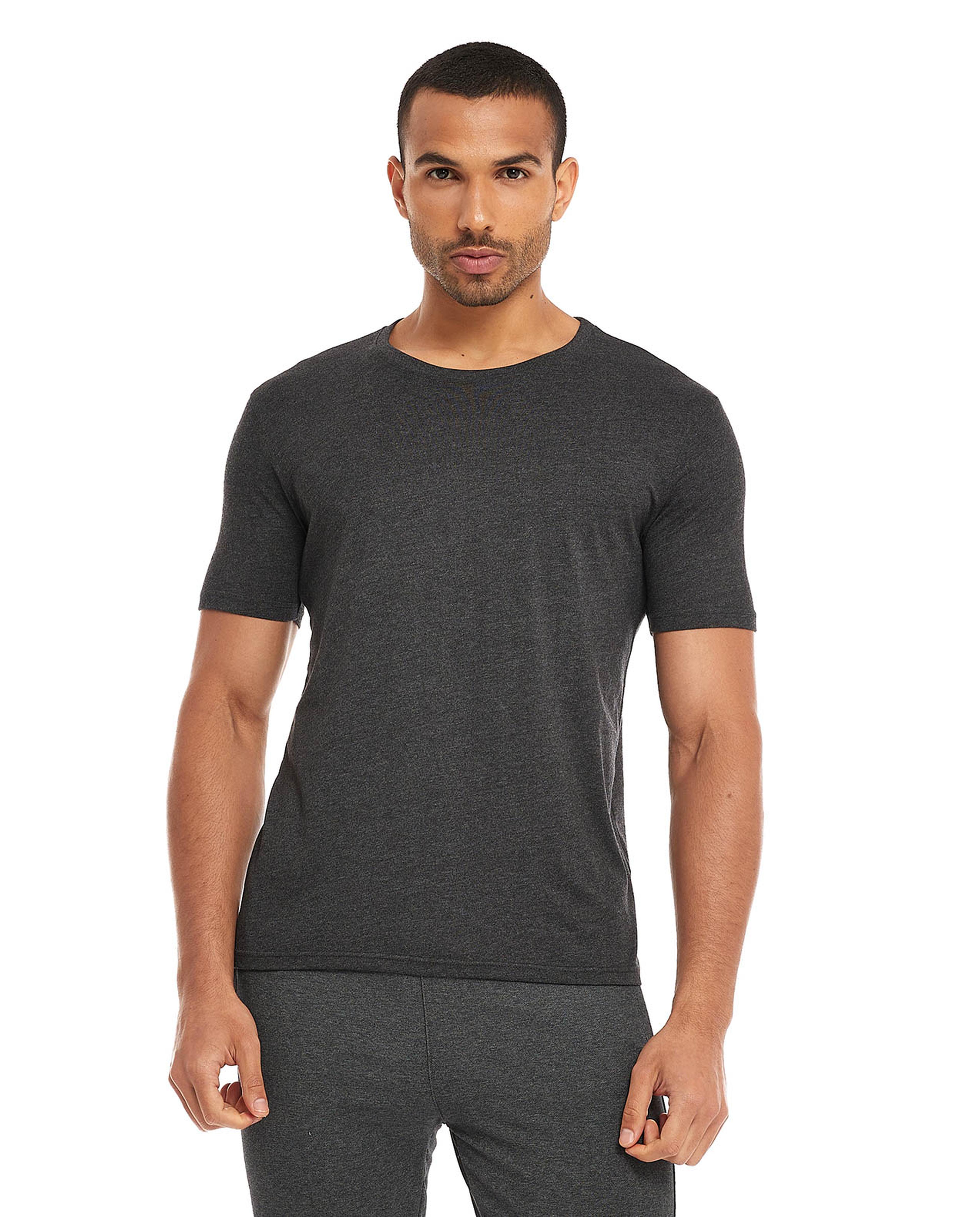 تيشيرت بأكمام قصيرة