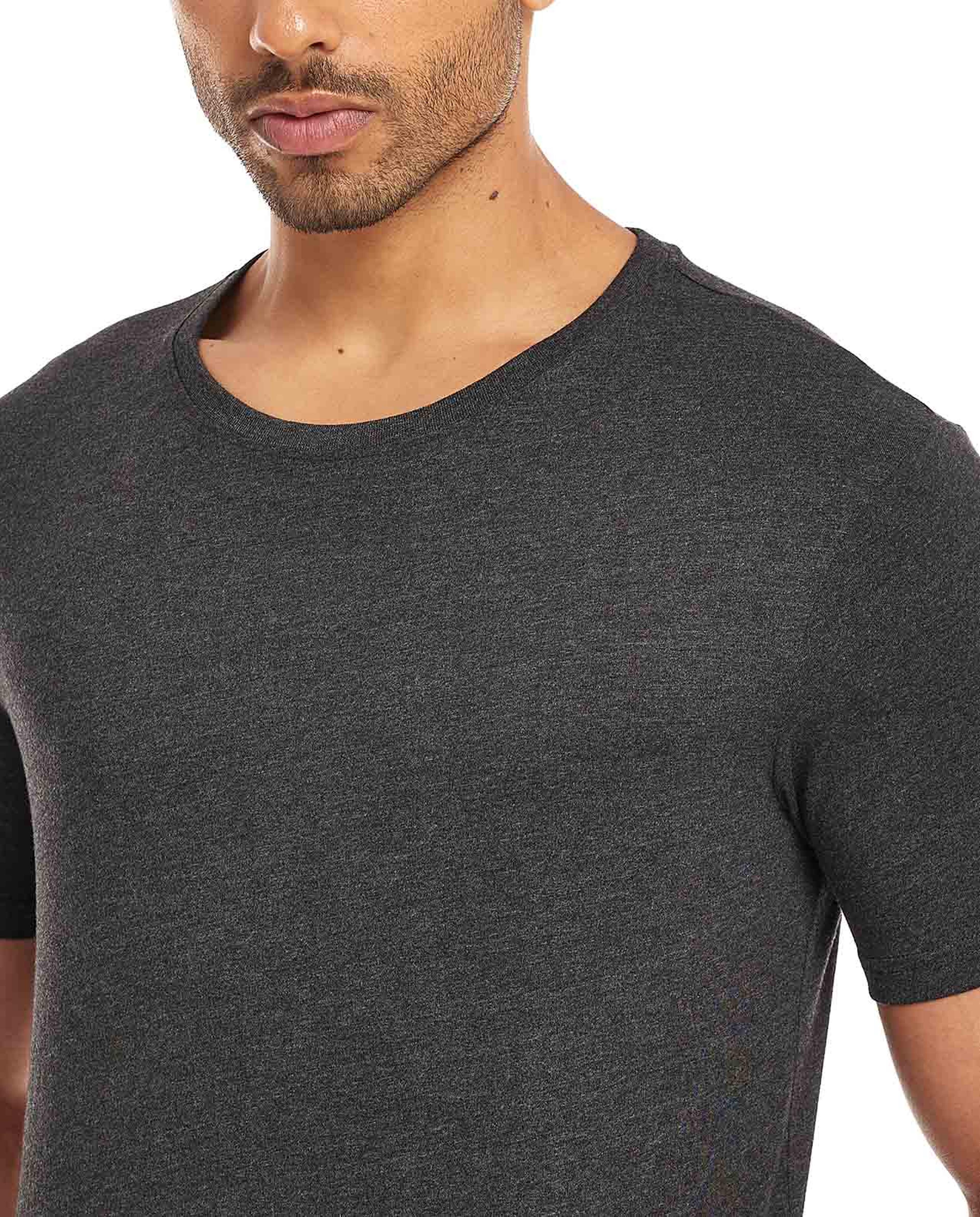 تيشيرت بأكمام قصيرة