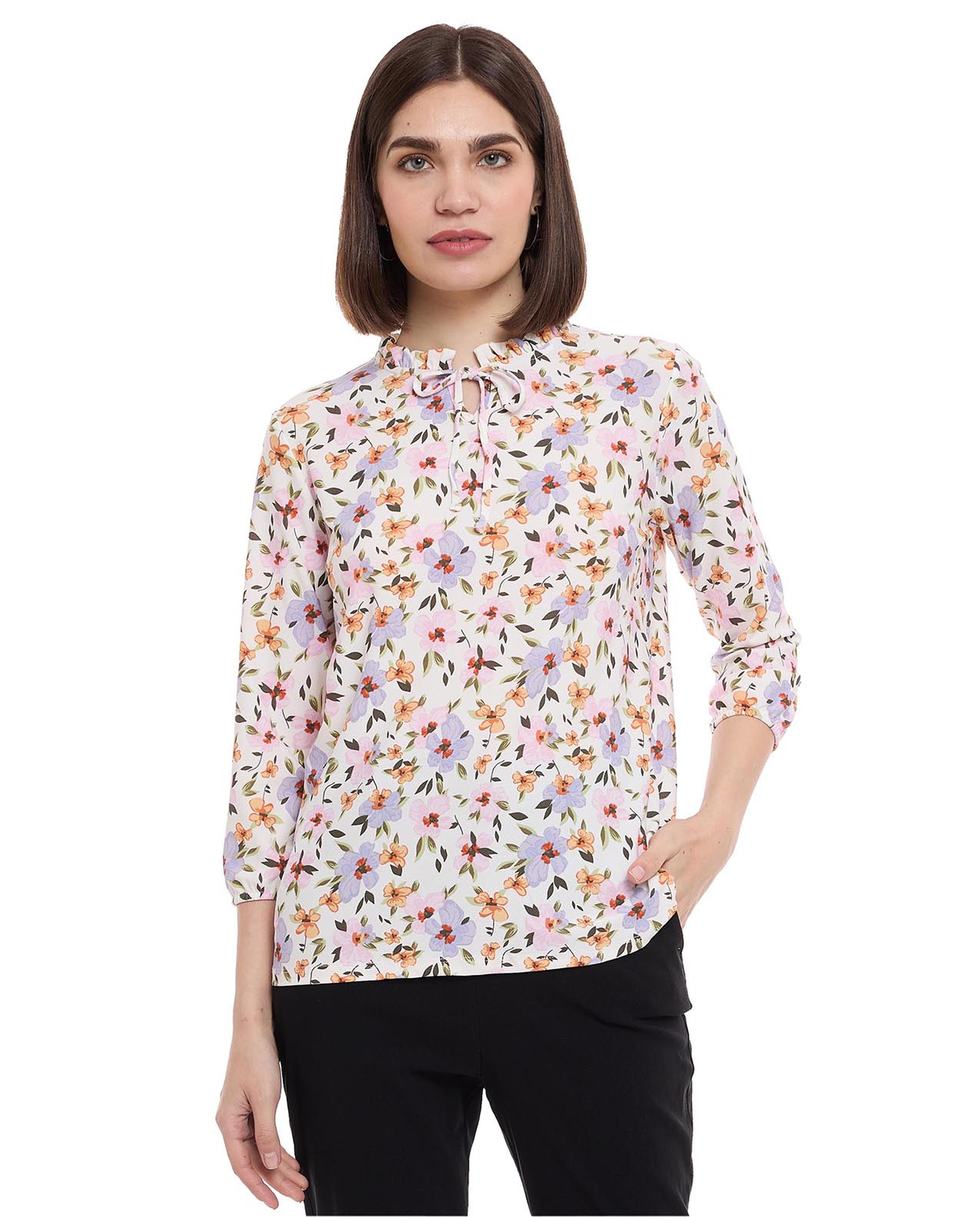 توب منقوش بياقة مربوطة وأكمام بطول 3/4