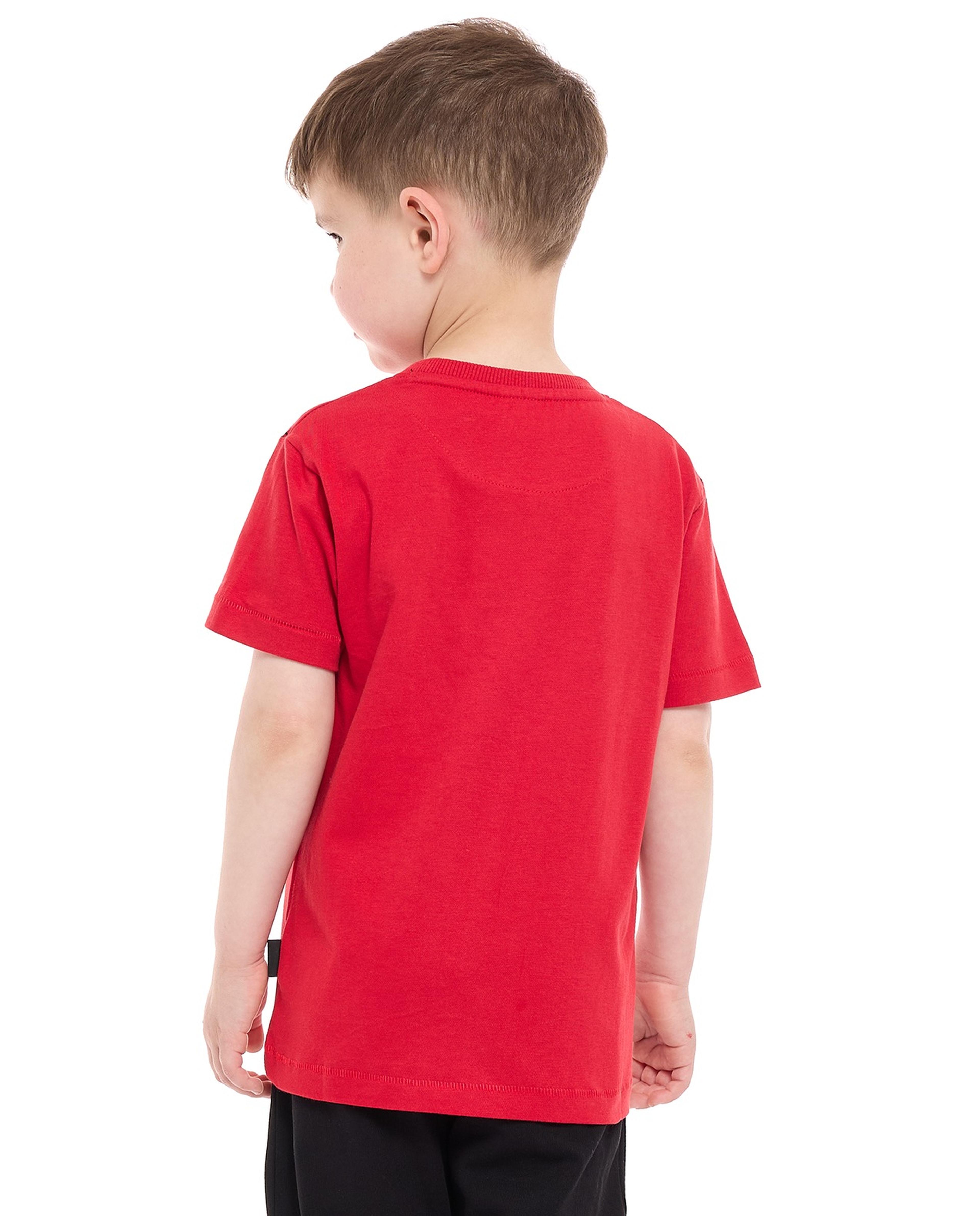 تيشيرت بأكمام قصيرة وطبعة