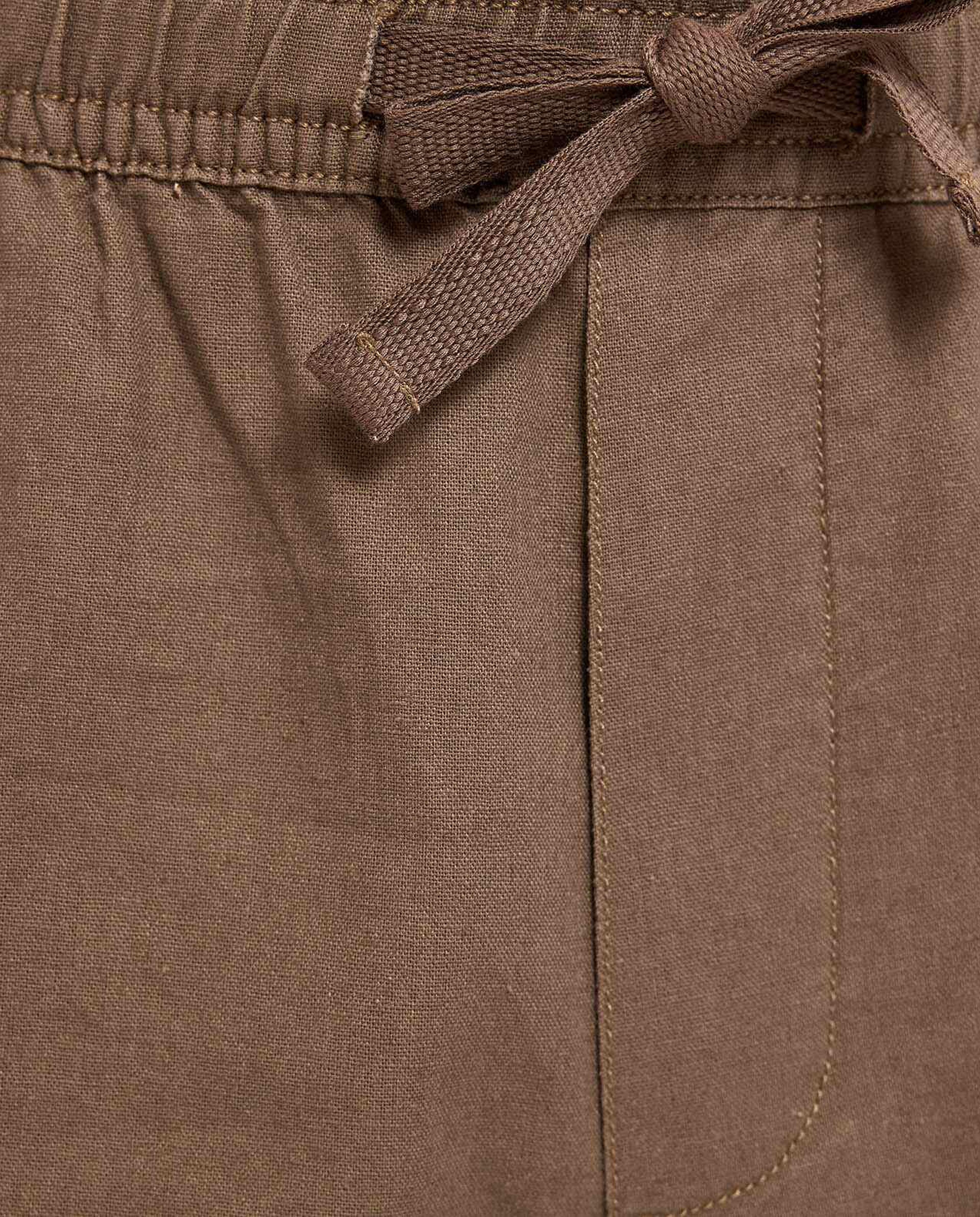 شورت سادة برباط على الخصر