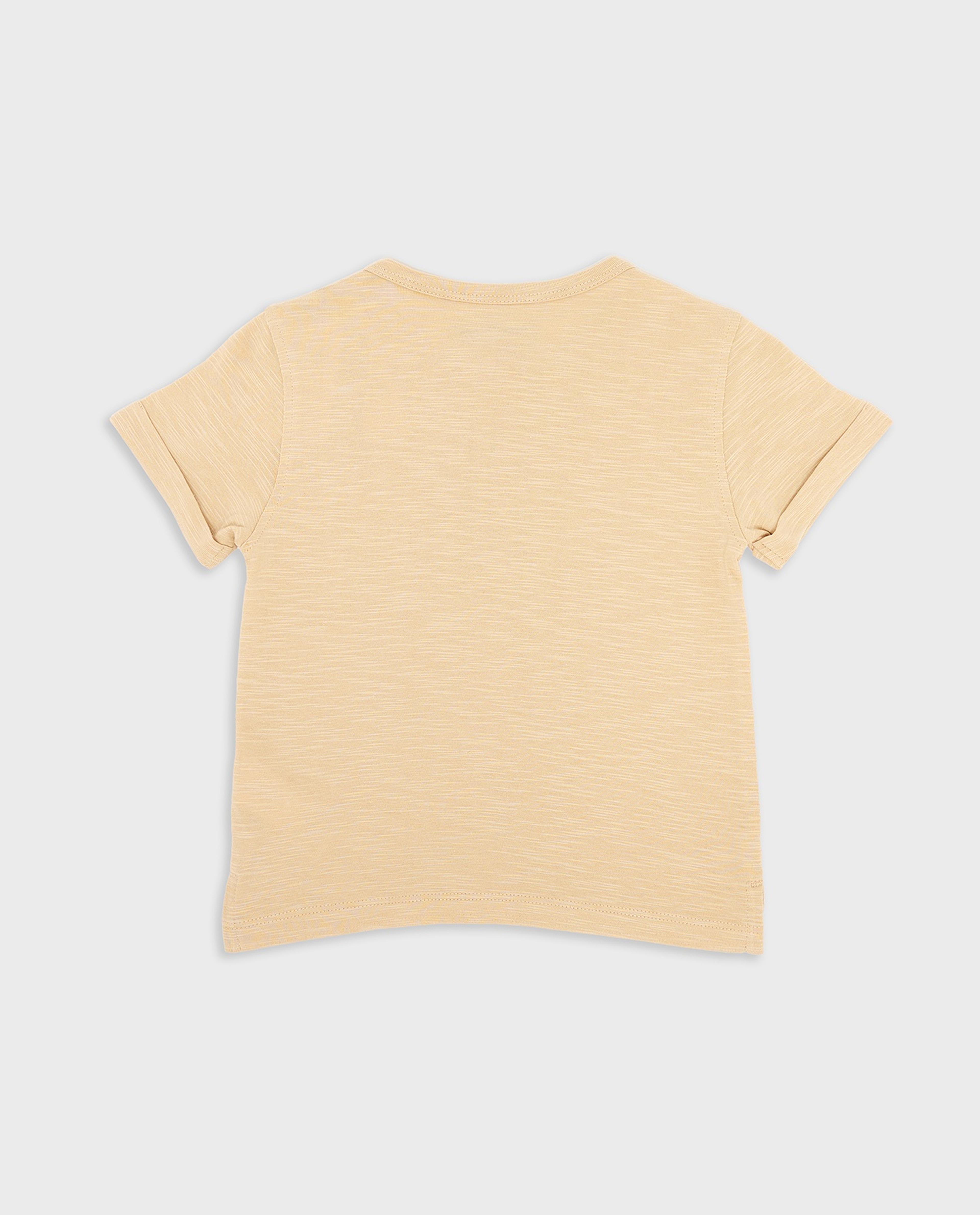 تيشيرت بياقة مستديرة وأكمام قصيرة