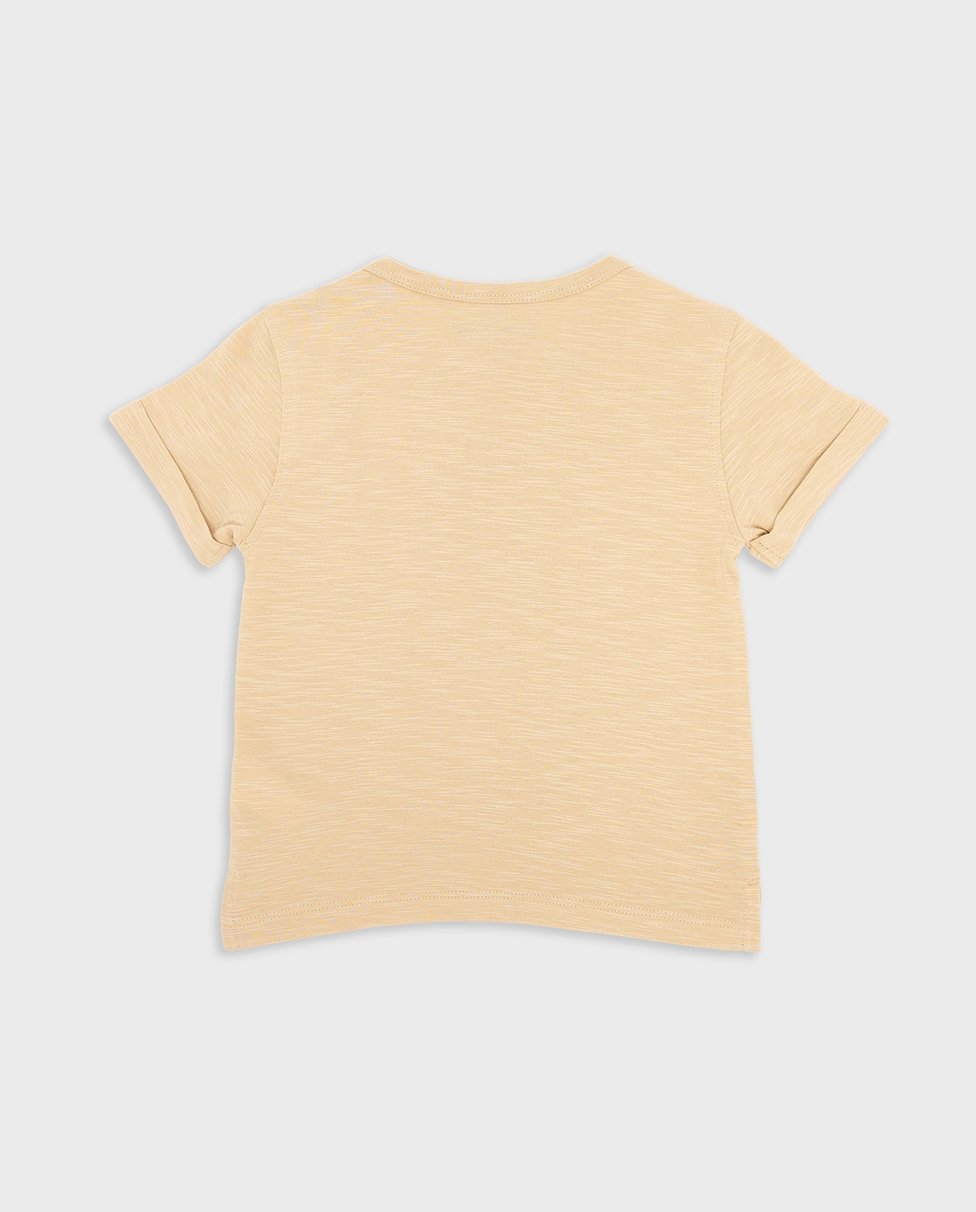 تيشيرت بياقة مستديرة وأكمام قصيرة