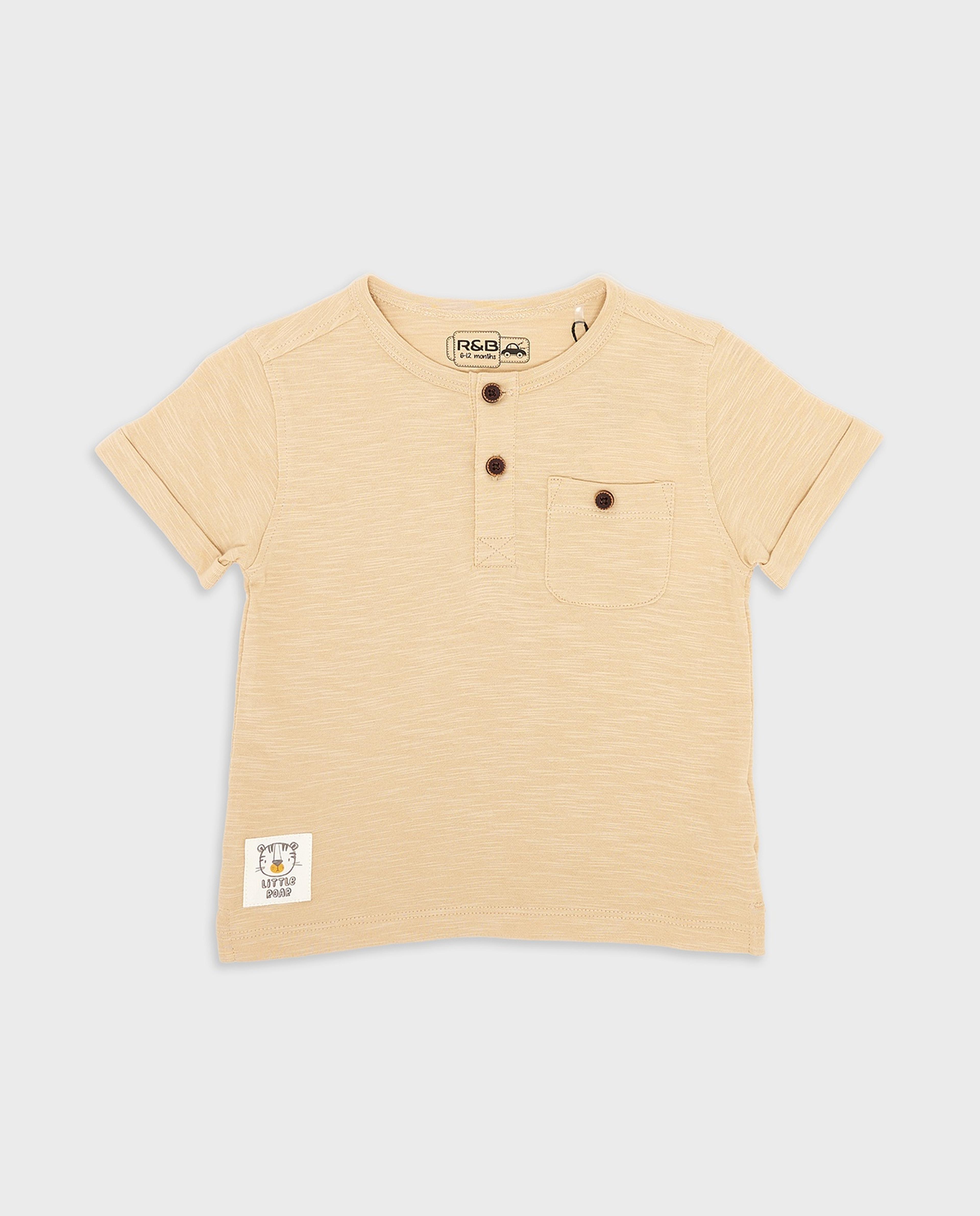 تيشيرت بياقة مستديرة وأكمام قصيرة