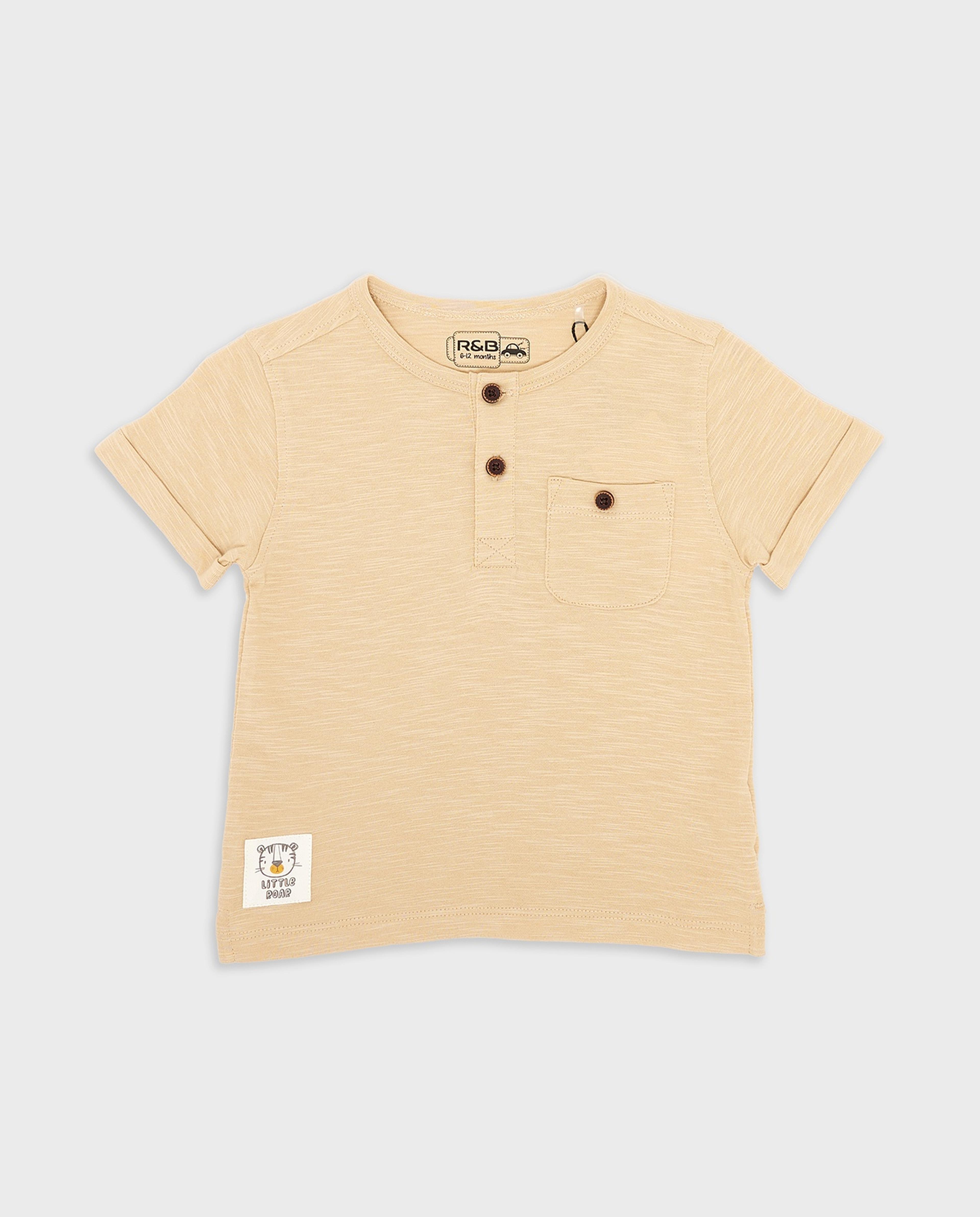 تيشيرت بياقة مستديرة وأكمام قصيرة