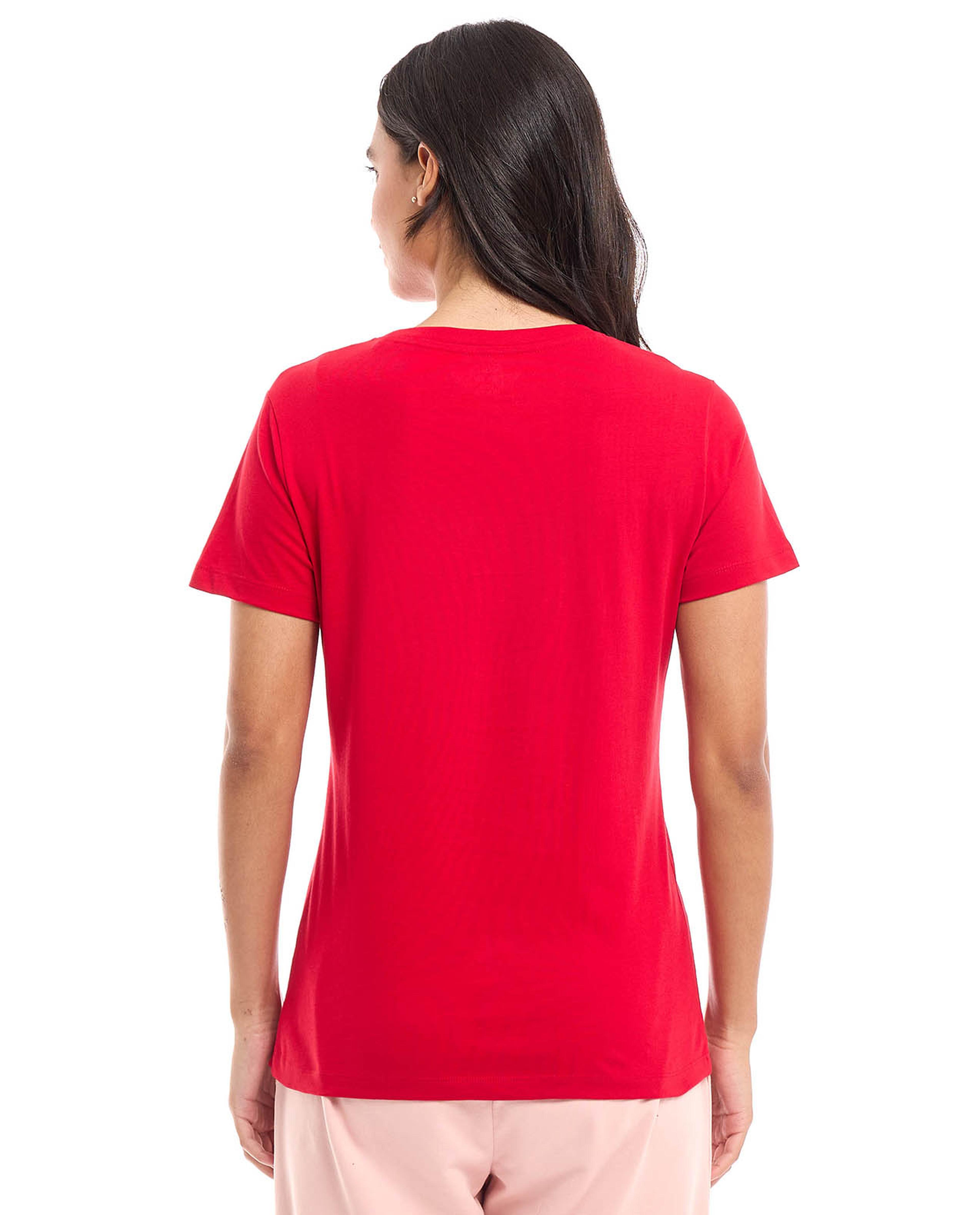 تيشيرت بياقة مستديرة وأكمام قصيرة وطبعة